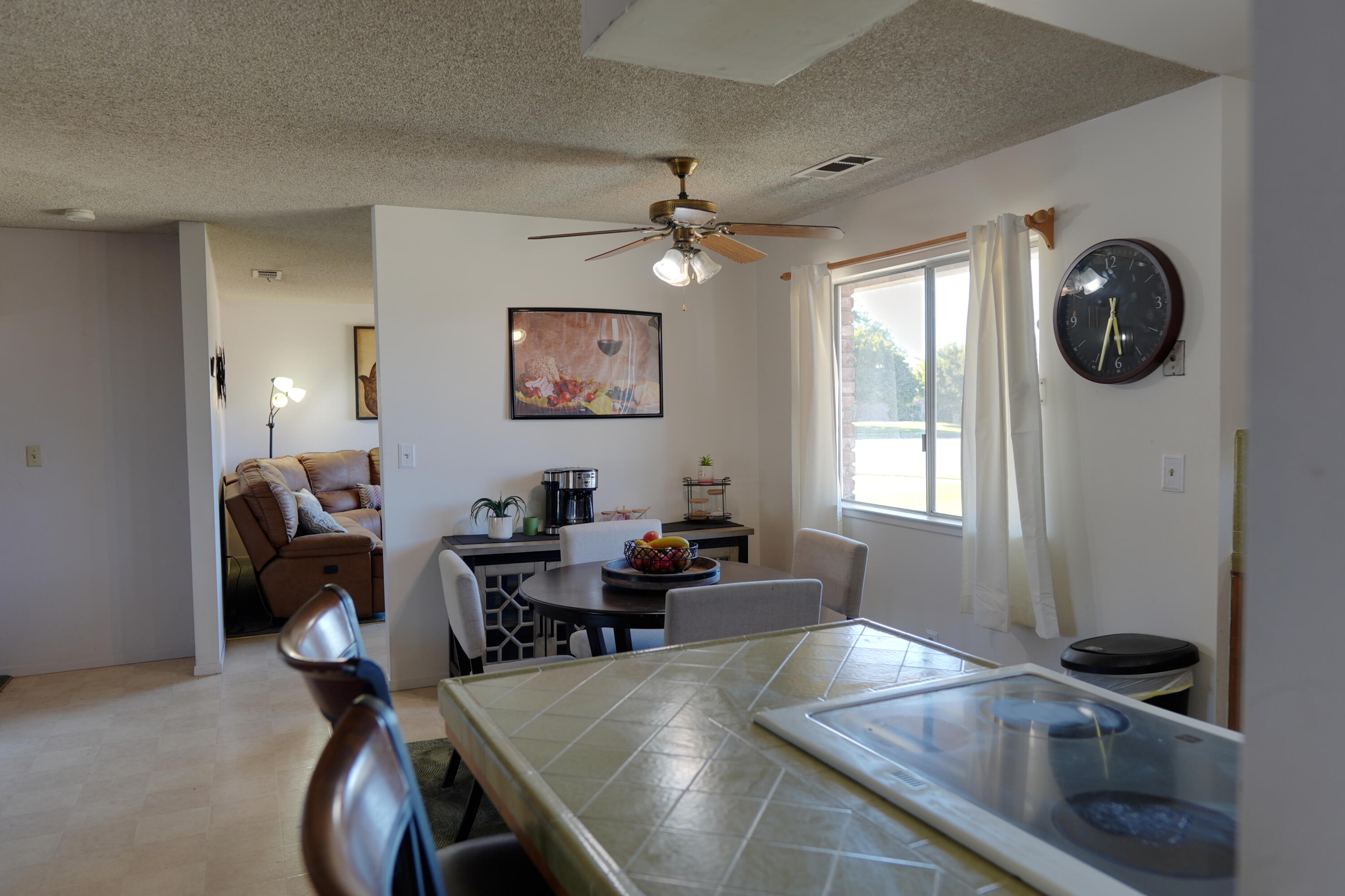 241 E Berkeley Ave, Tulare, CA 93274