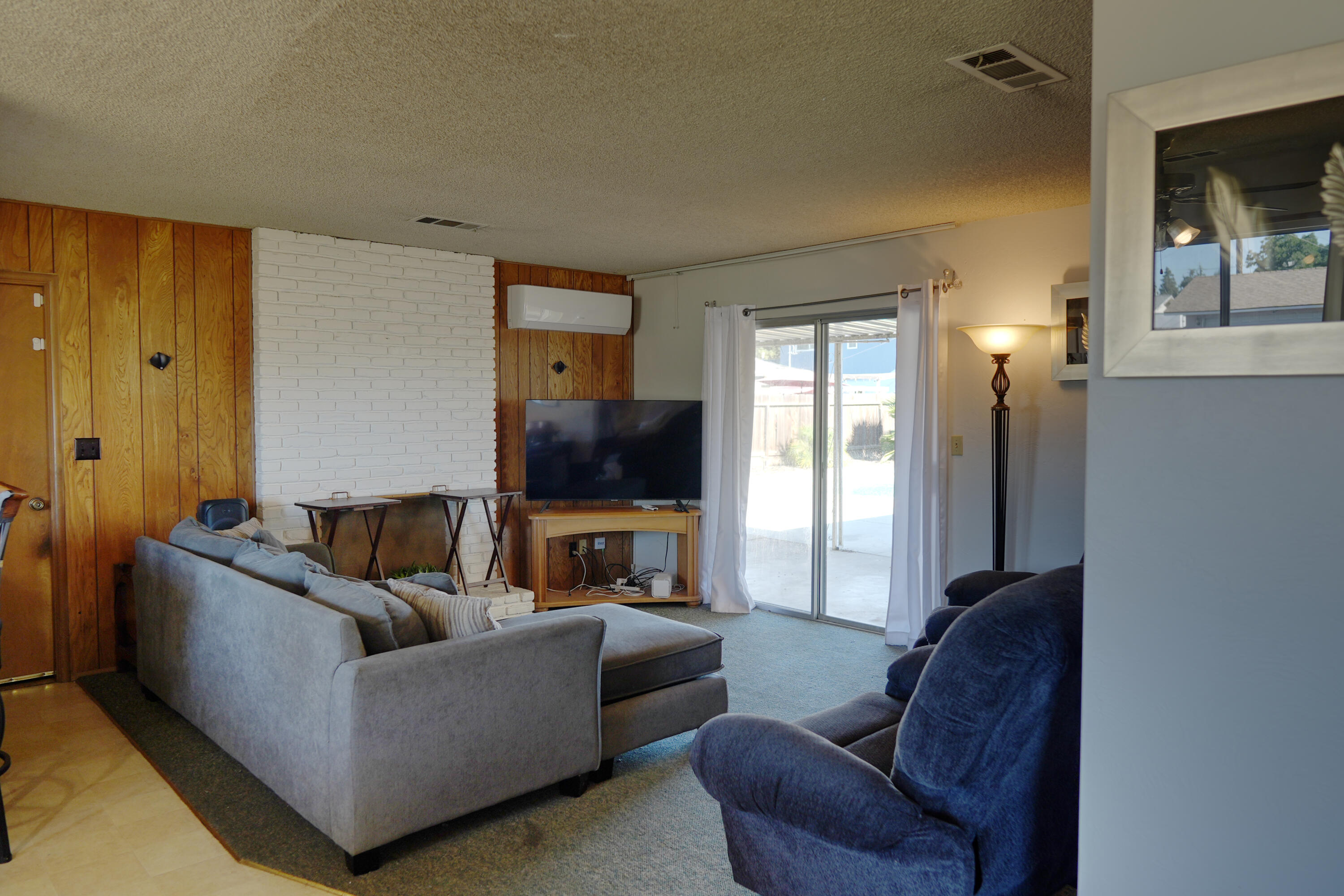 241 E Berkeley Ave, Tulare, CA 93274