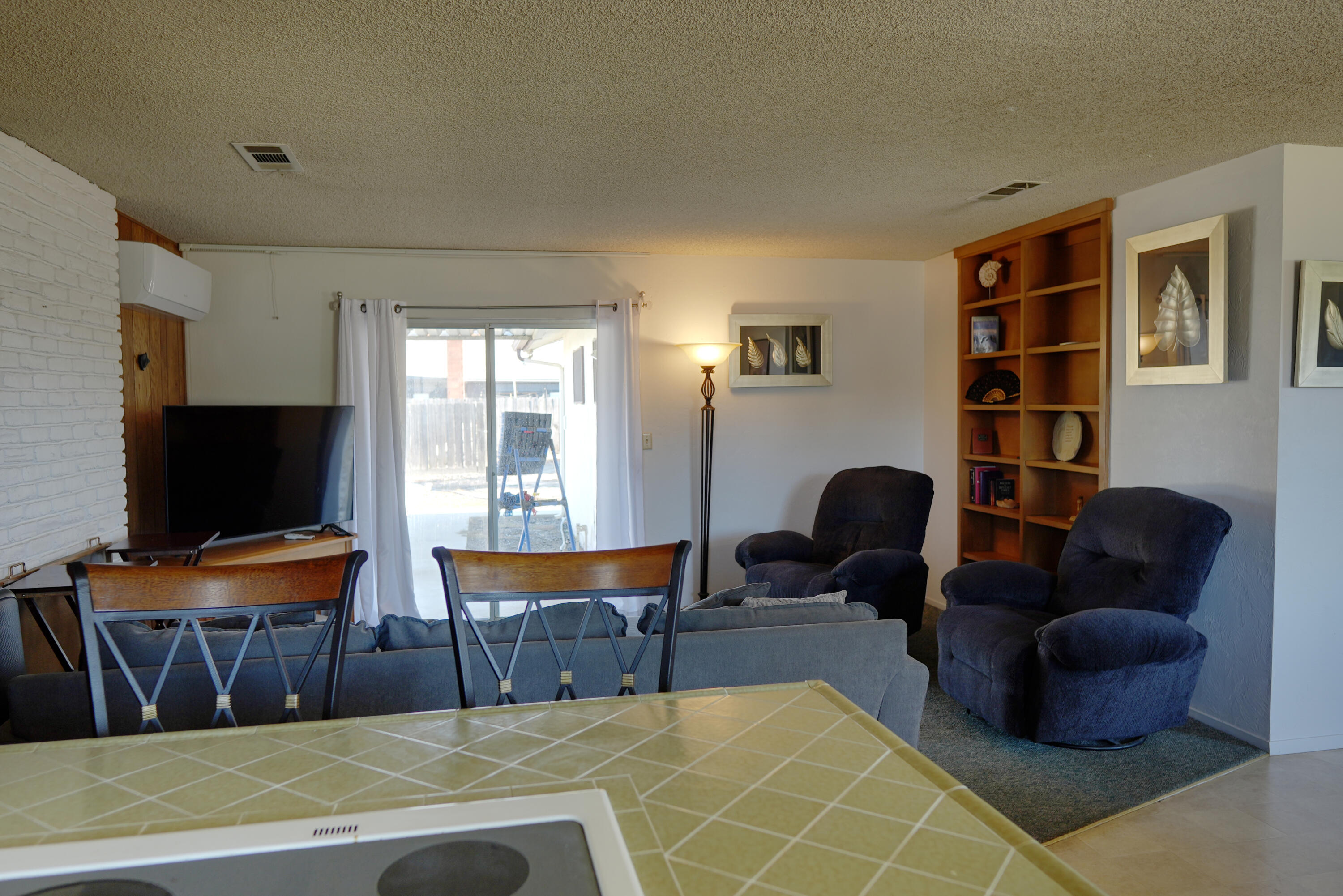 241 E Berkeley Ave, Tulare, CA 93274