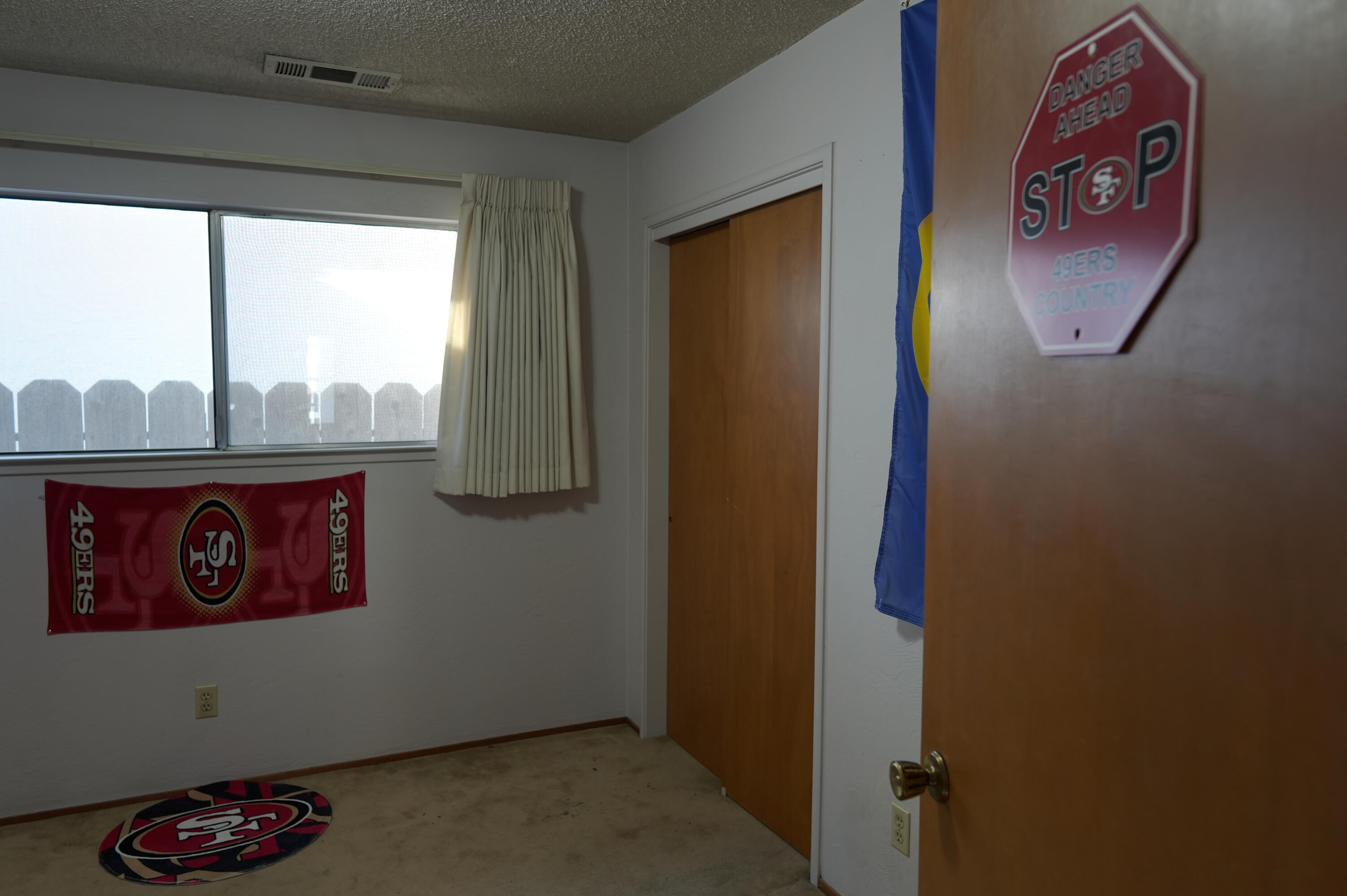 241 E Berkeley Ave, Tulare, CA 93274