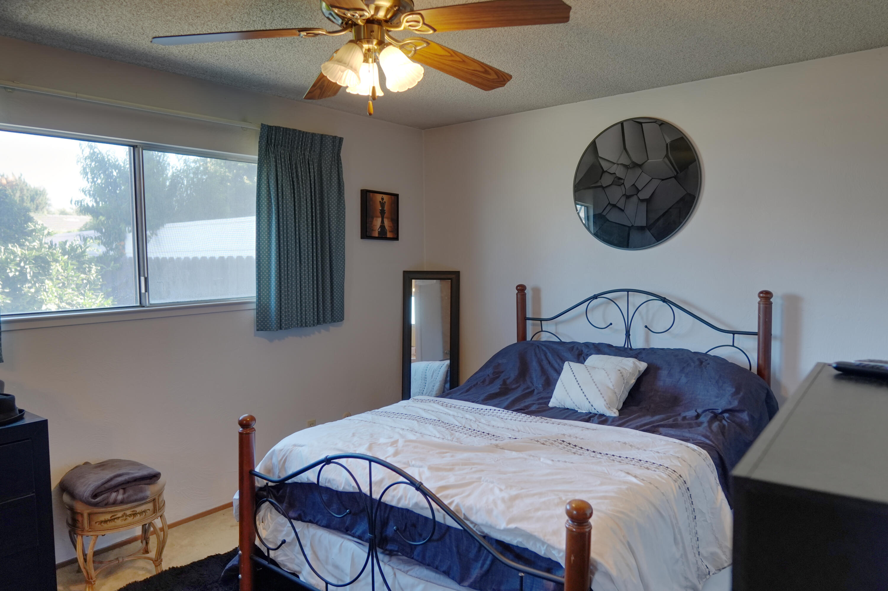 241 E Berkeley Ave, Tulare, CA 93274