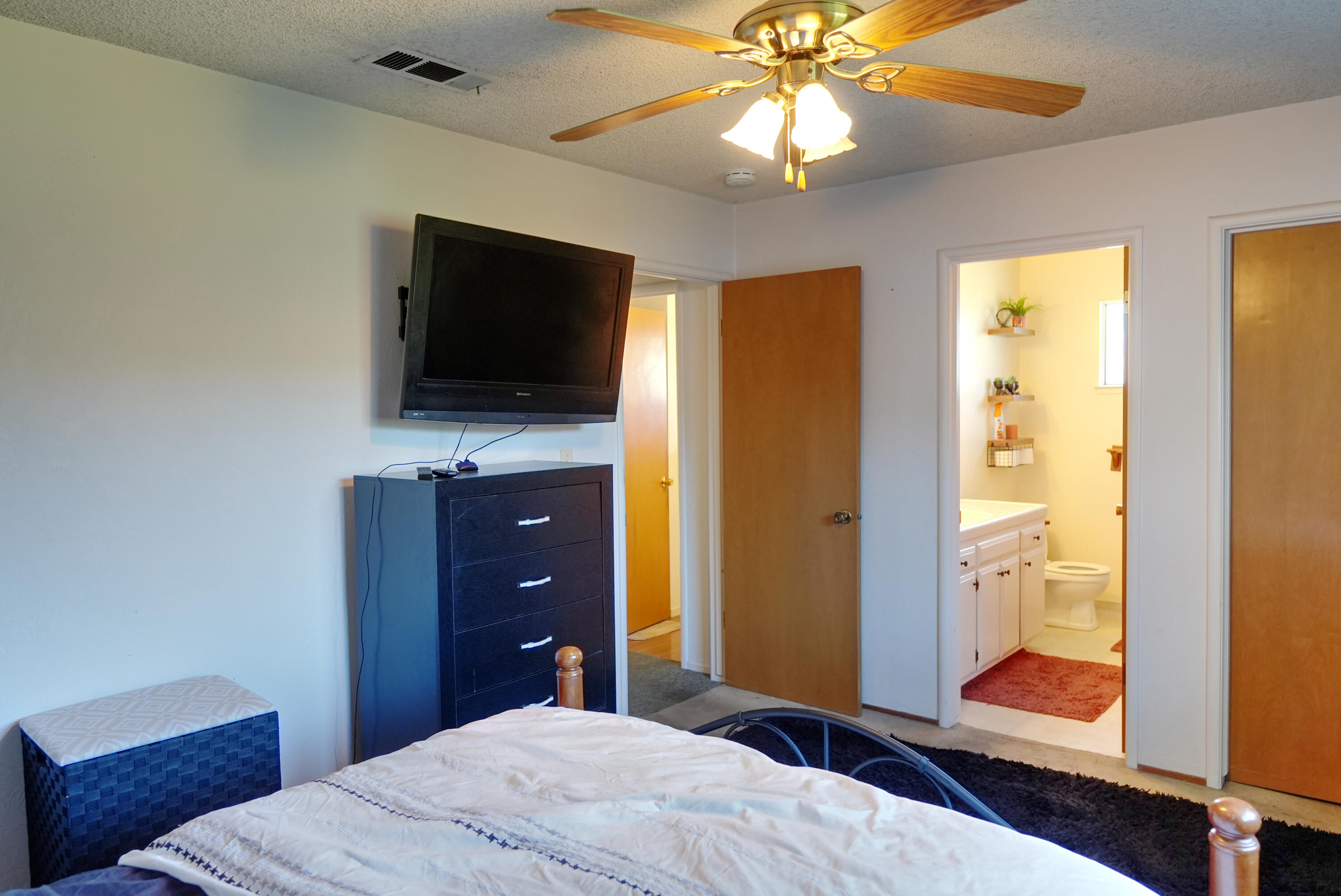 241 E Berkeley Ave, Tulare, CA 93274