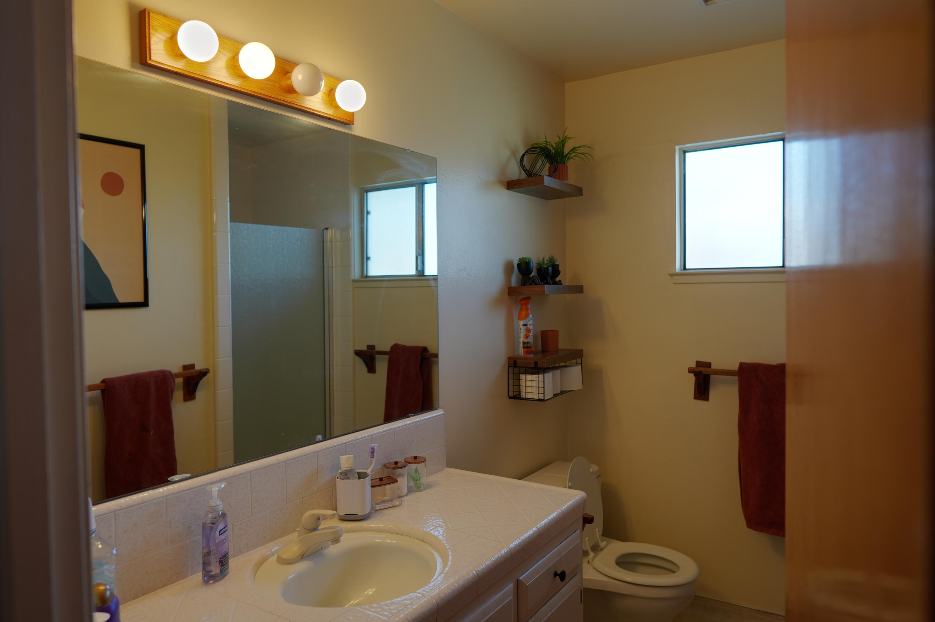 241 E Berkeley Ave, Tulare, CA 93274