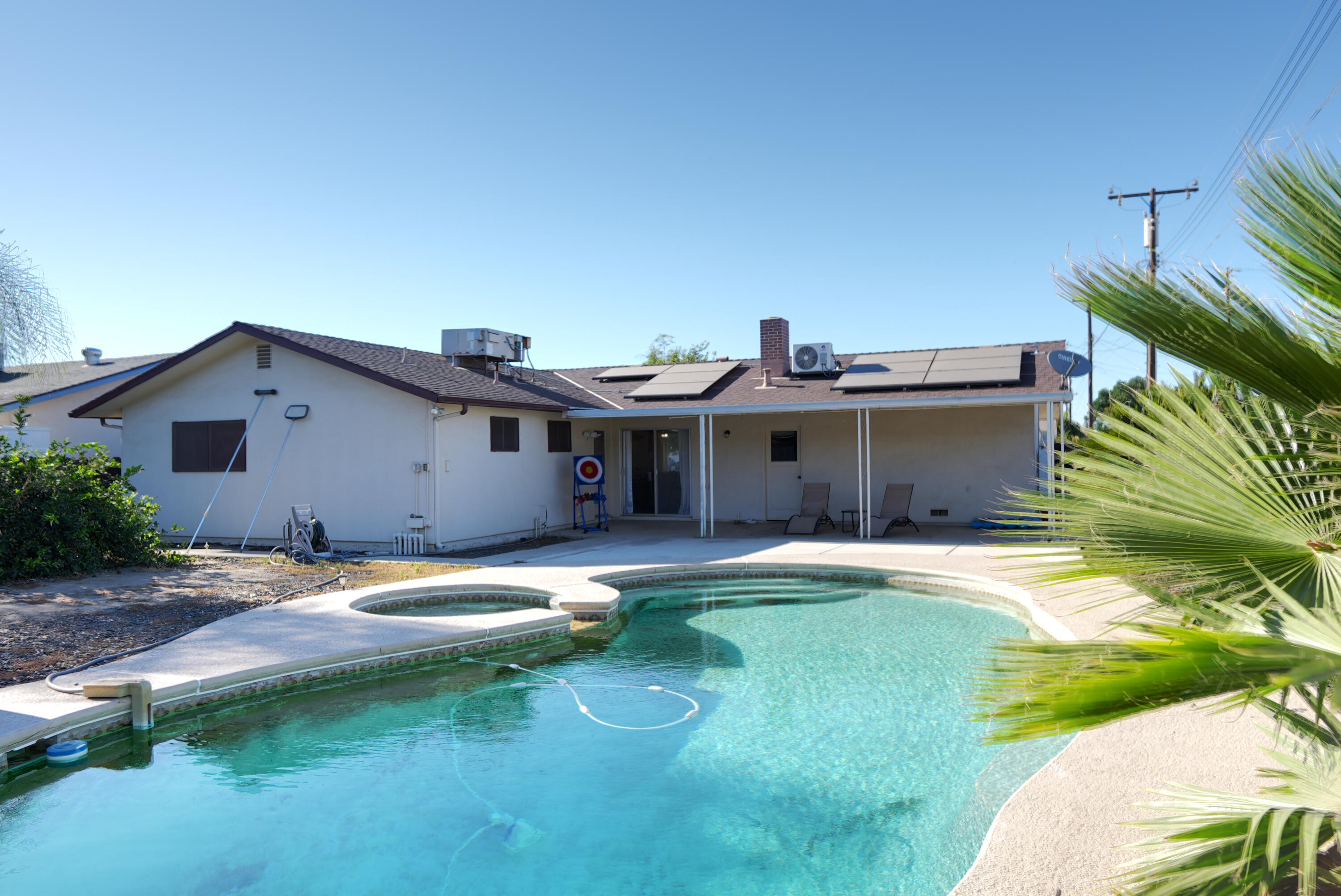 241 E Berkeley Ave, Tulare, CA 93274