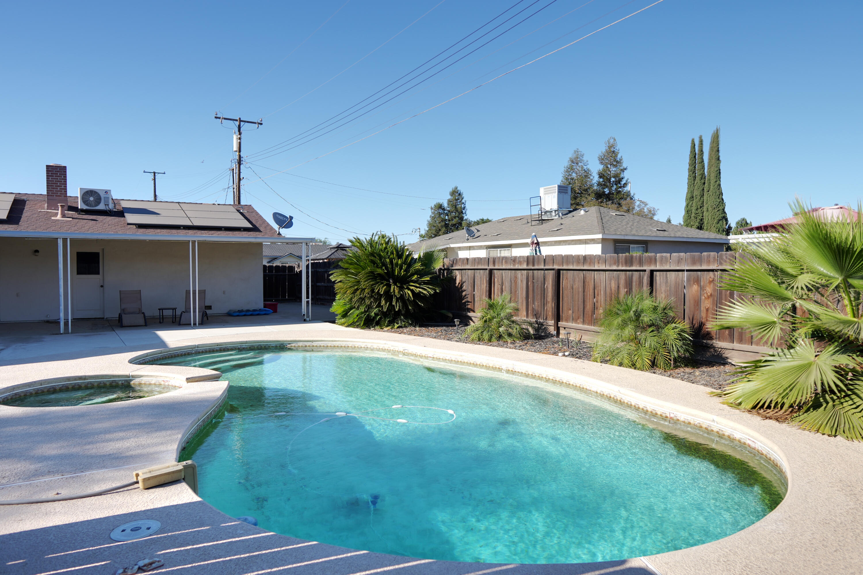 241 E Berkeley Ave, Tulare, CA 93274