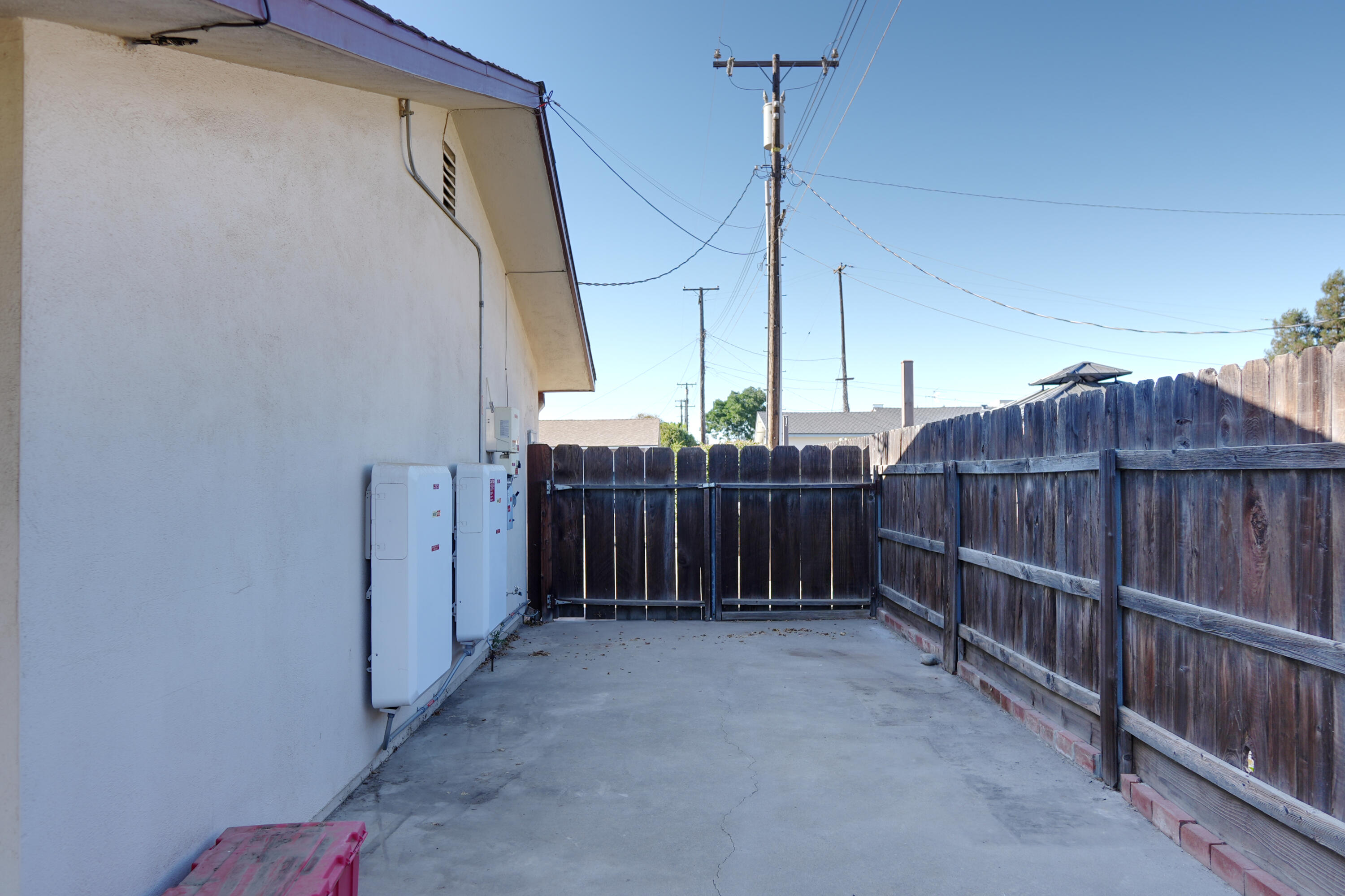 241 E Berkeley Ave, Tulare, CA 93274