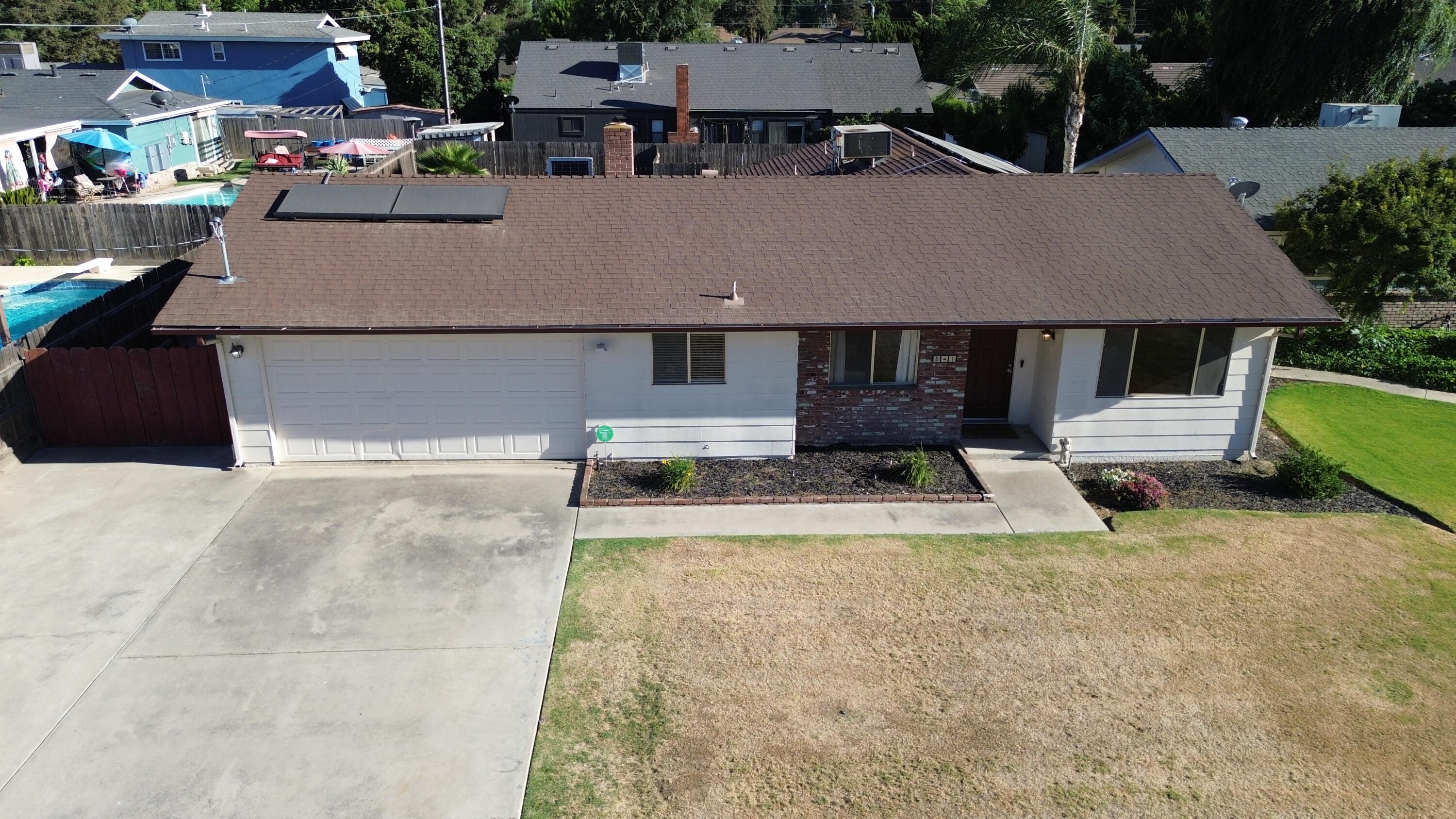 241 E Berkeley Ave, Tulare, CA 93274