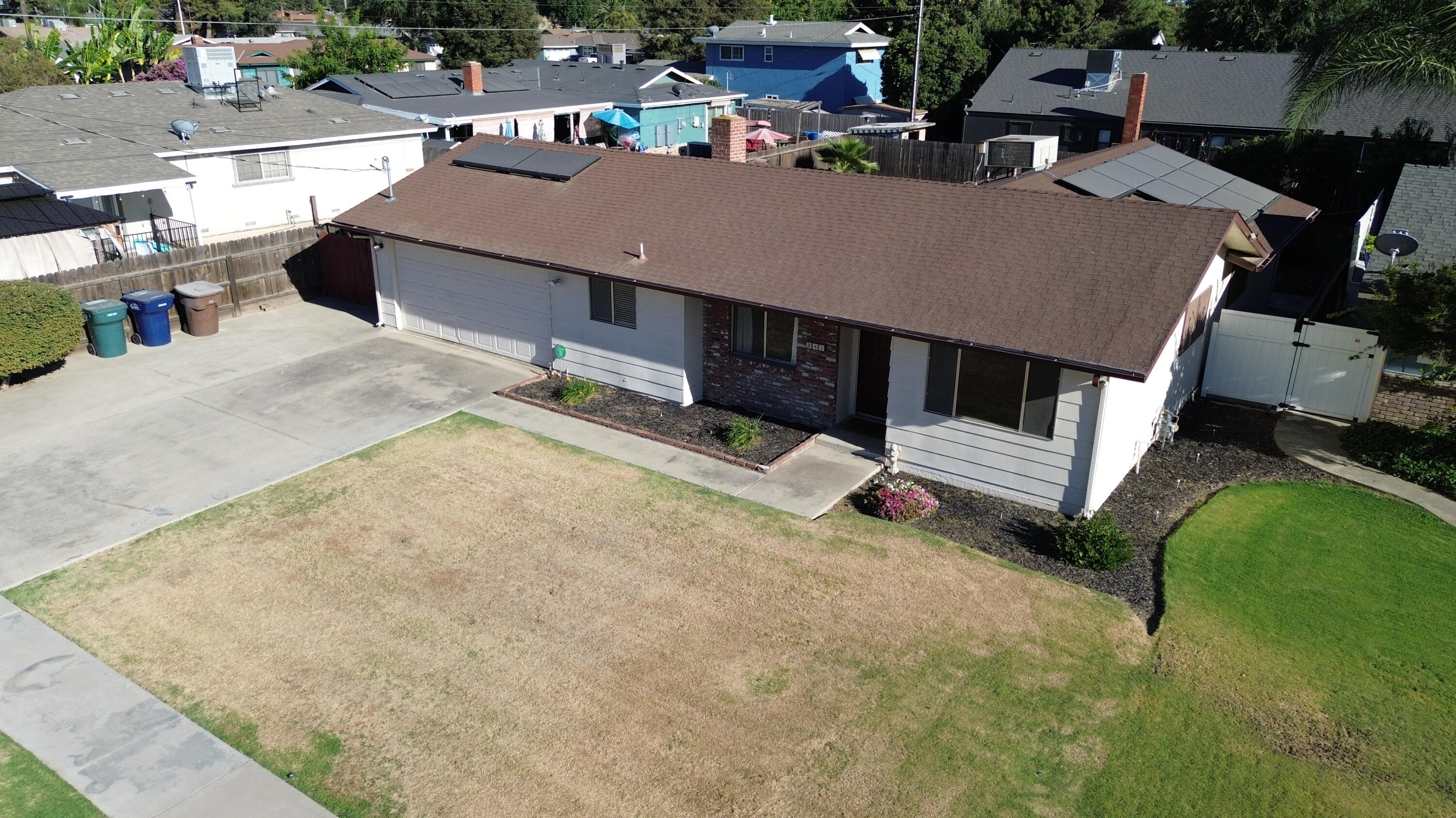 241 E Berkeley Ave, Tulare, CA 93274