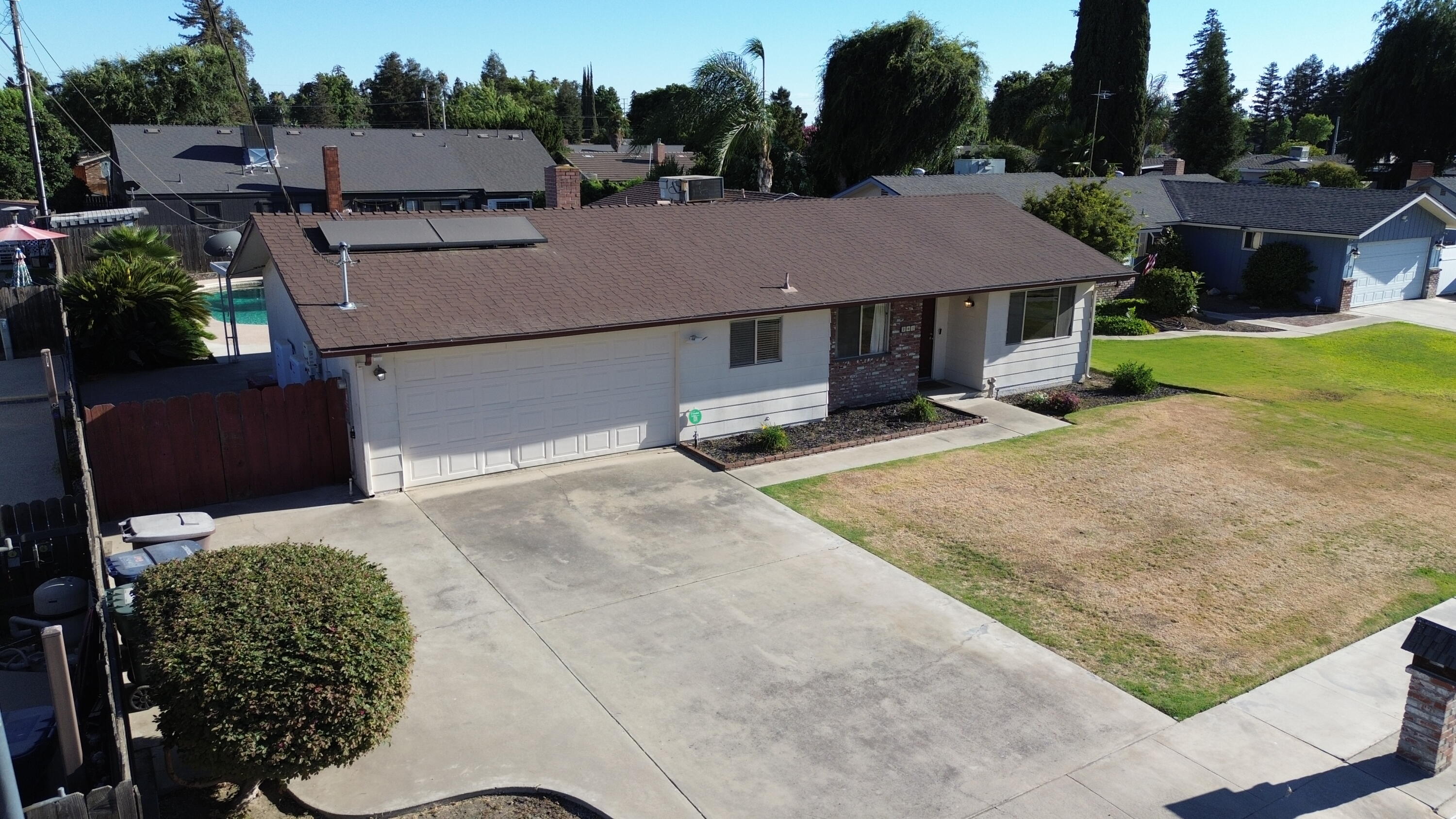 241 E Berkeley Ave, Tulare, CA 93274
