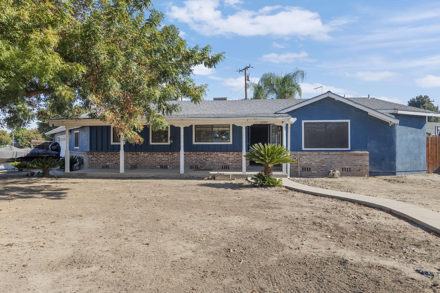 2242 E Howard Ave, Visalia, CA 93292