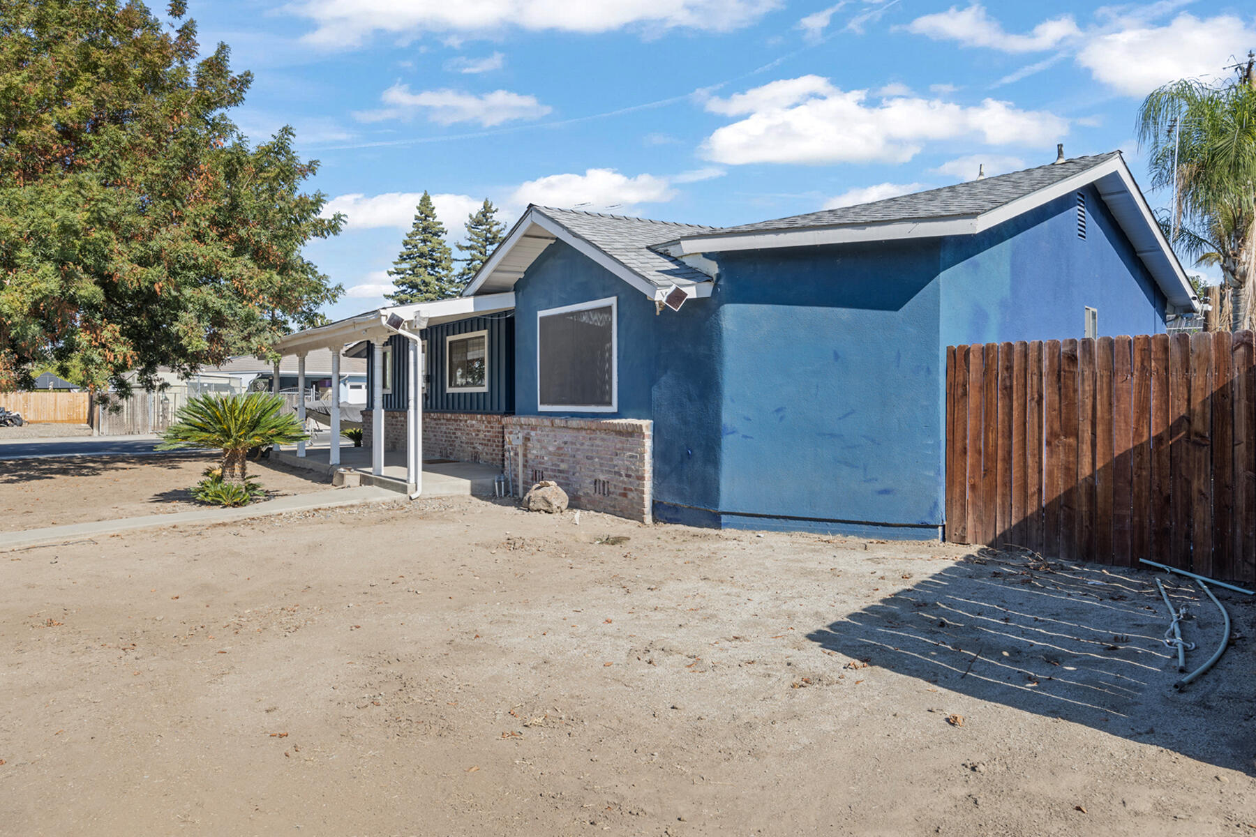 2242 E Howard Ave, Visalia, CA 93292