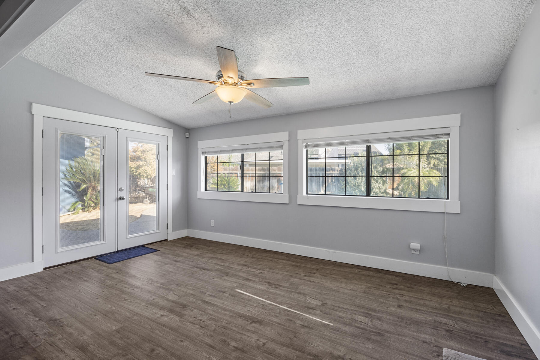 2242 E Howard Ave, Visalia, CA 93292