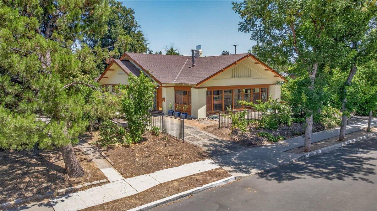 641 E Yale Ave, Fresno, CA 93704