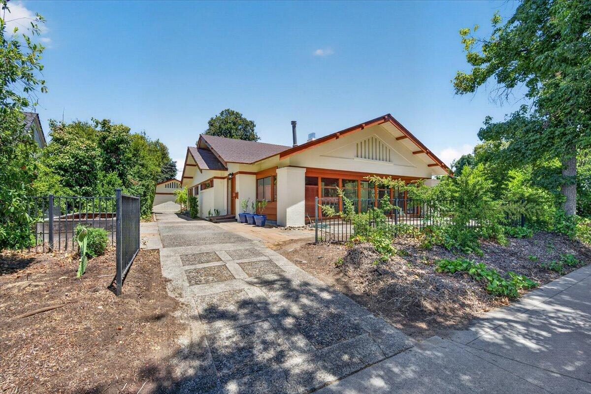 641 E Yale Ave, Fresno, CA 93704