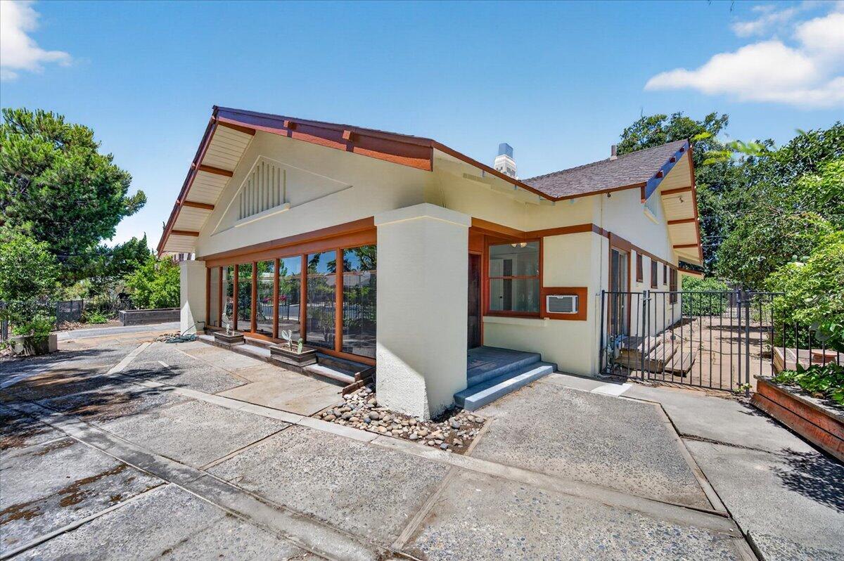 641 E Yale Ave, Fresno, CA 93704