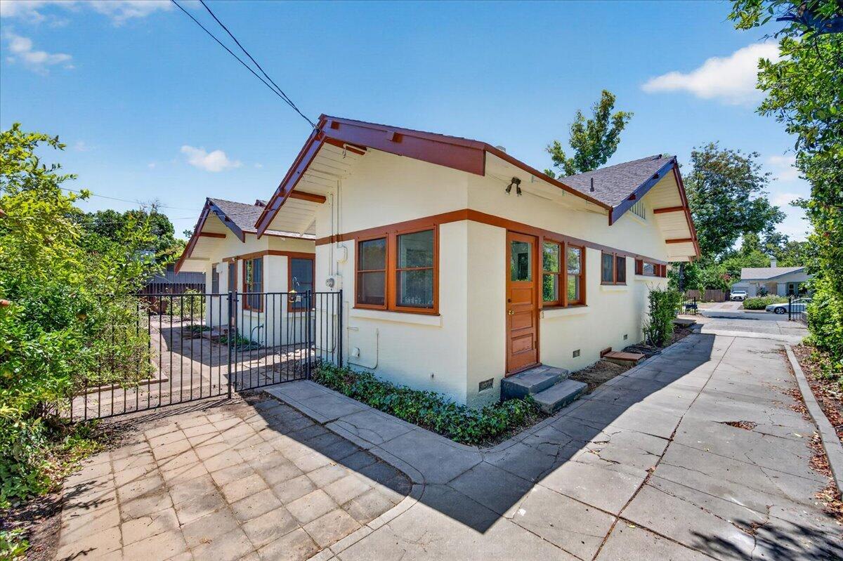 641 E Yale Ave, Fresno, CA 93704