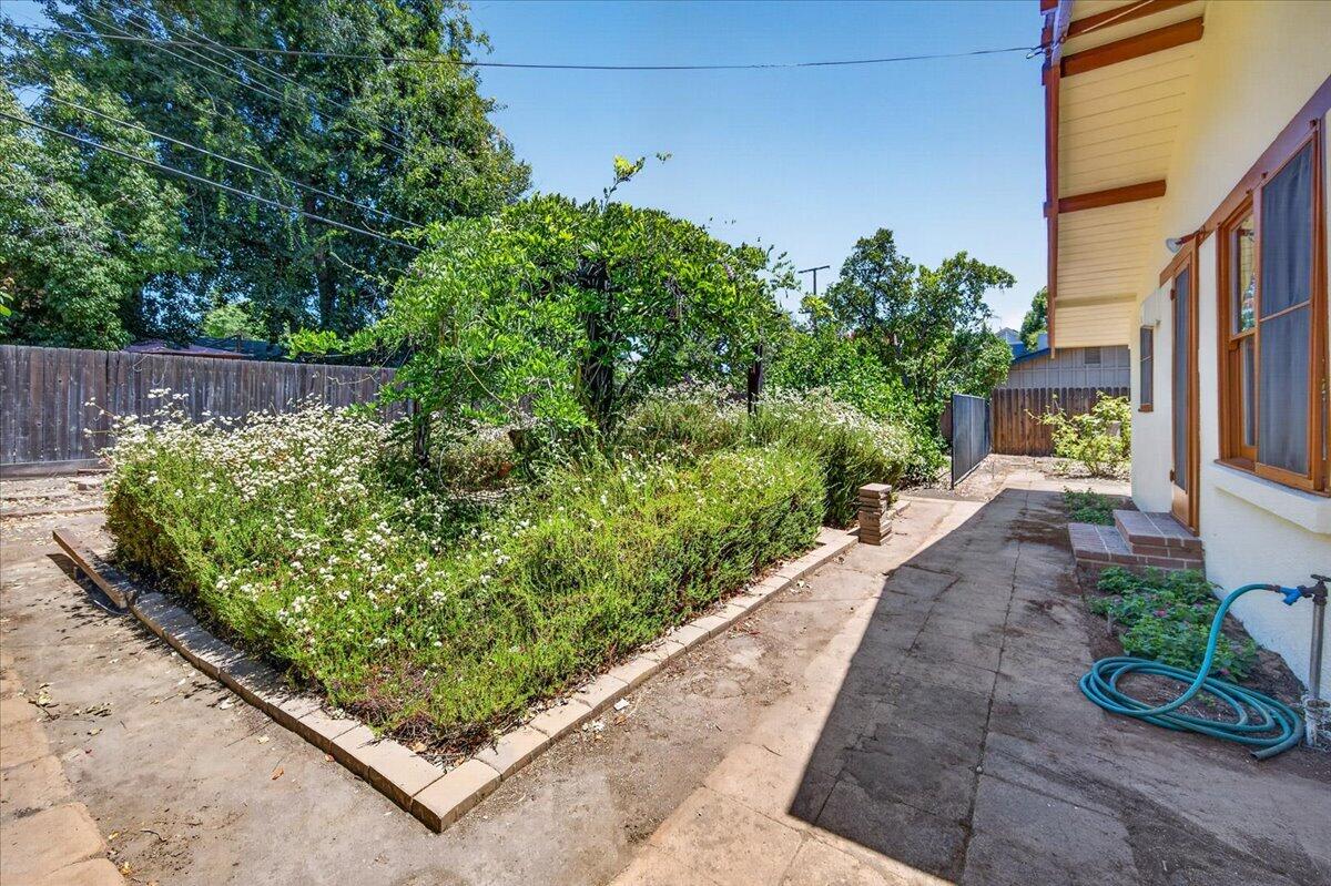 641 E Yale Ave, Fresno, CA 93704