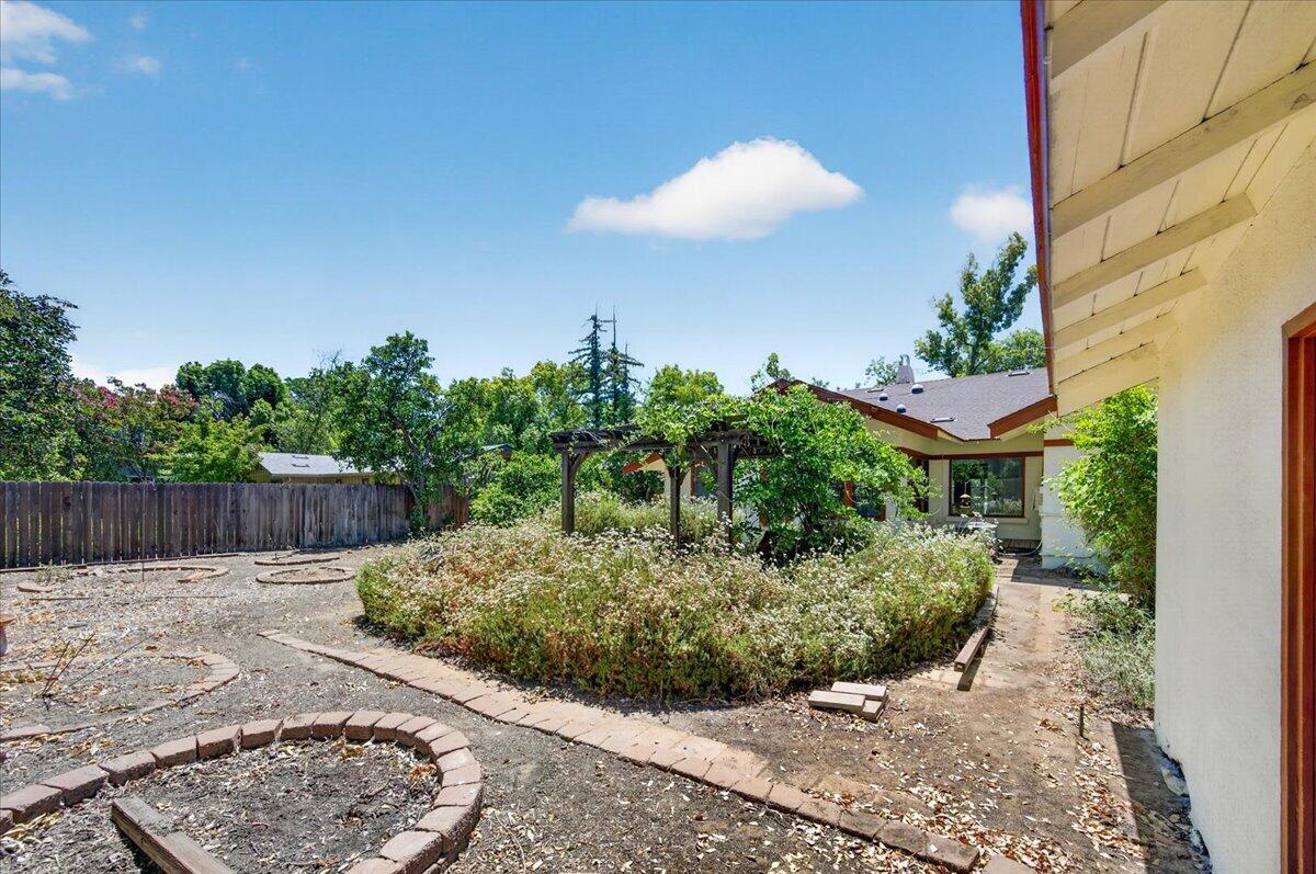 641 E Yale Ave, Fresno, CA 93704