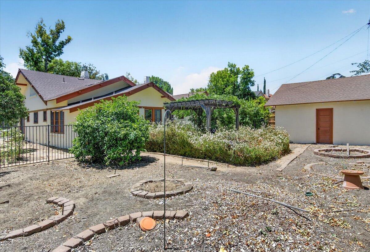 641 E Yale Ave, Fresno, CA 93704