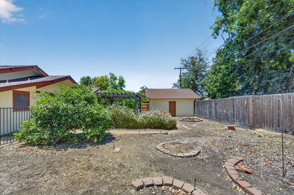 641 E Yale Ave, Fresno, CA 93704