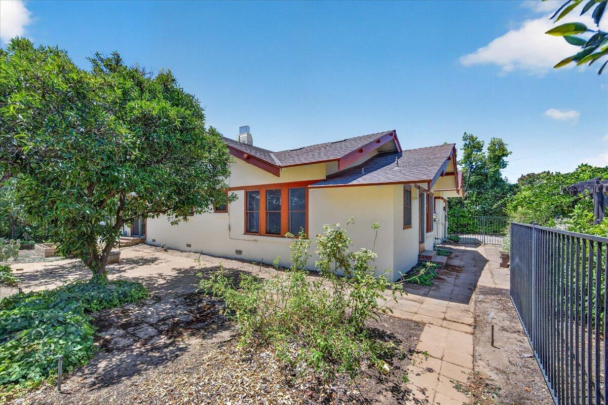 641 E Yale Ave, Fresno, CA 93704