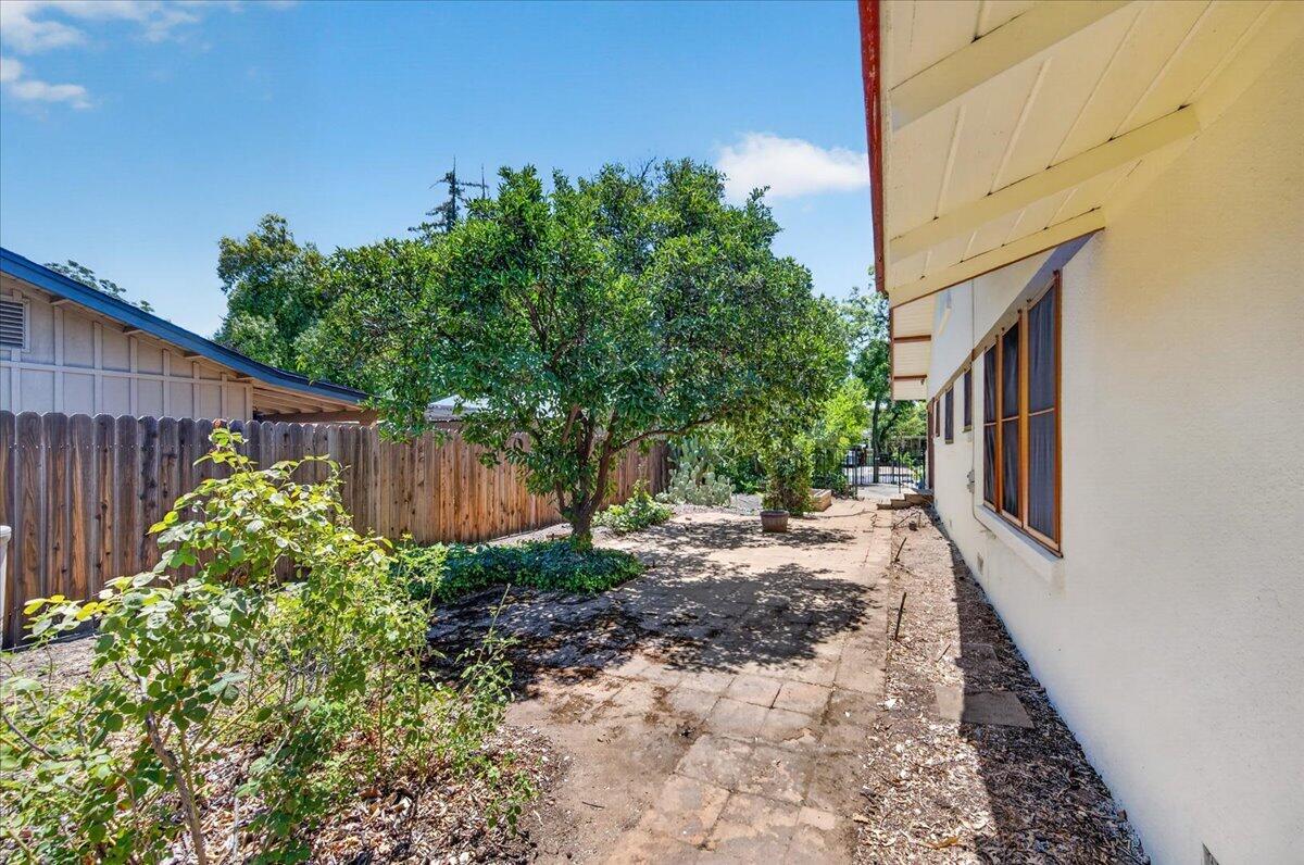 641 E Yale Ave, Fresno, CA 93704