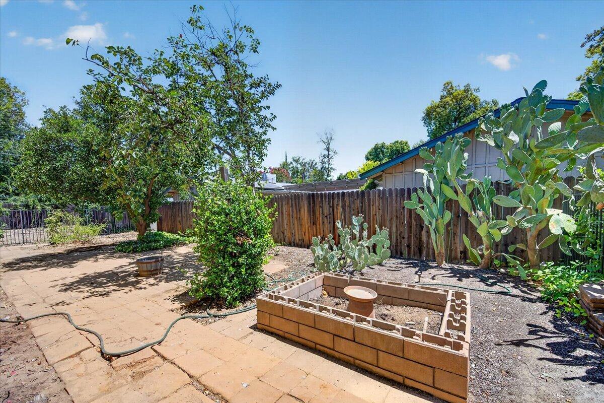 641 E Yale Ave, Fresno, CA 93704