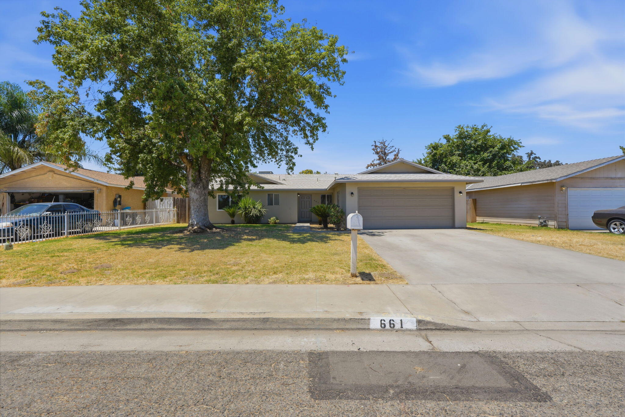 661 Sandy Ave, Farmersville, CA 93223
