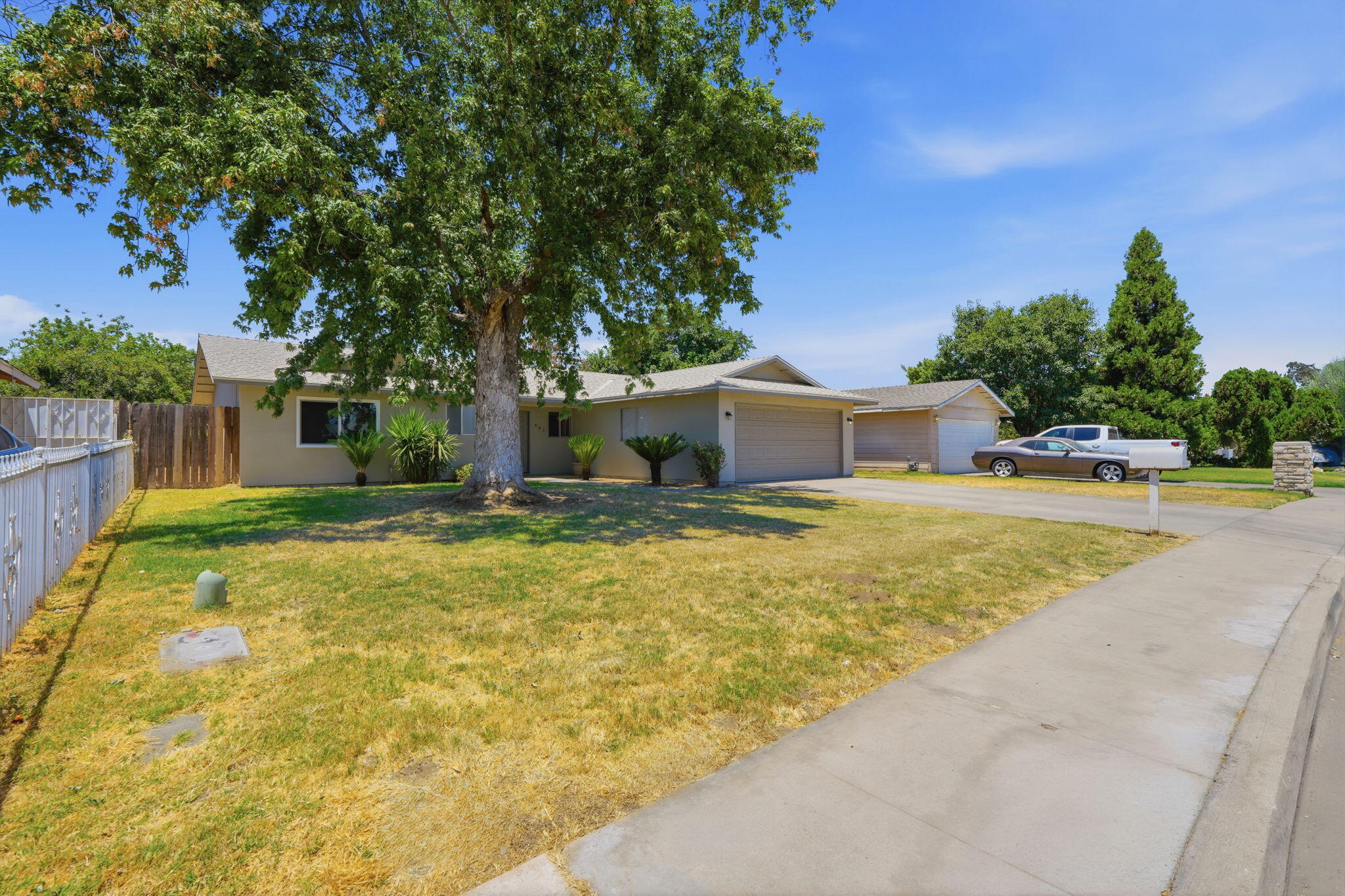 661 Sandy Ave, Farmersville, CA 93223
