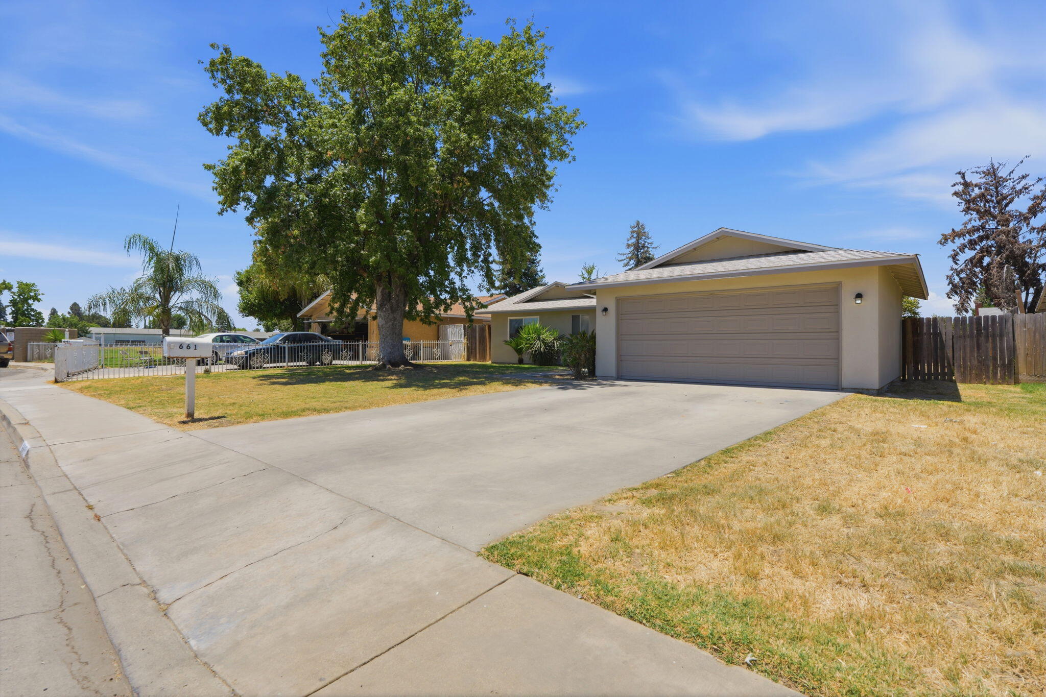 661 Sandy Ave, Farmersville, CA 93223