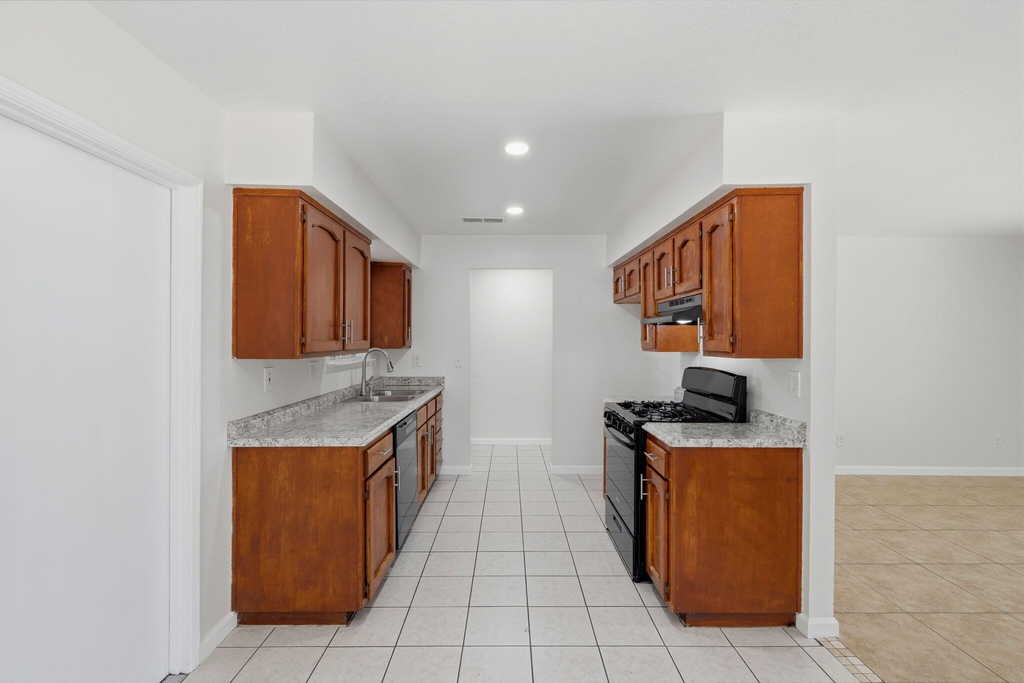 661 Sandy Ave, Farmersville, CA 93223