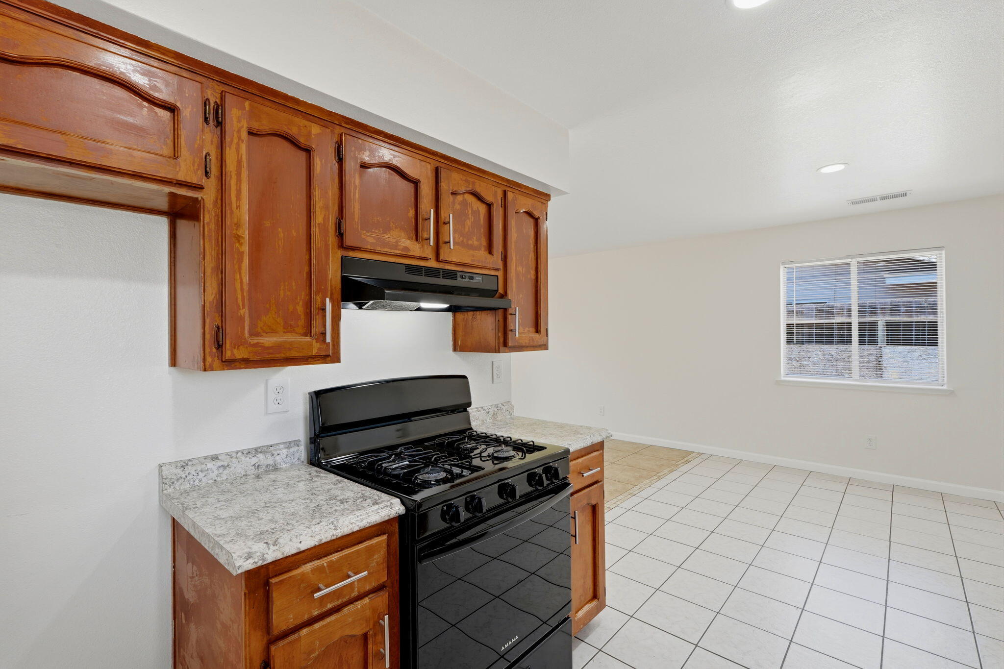 661 Sandy Ave, Farmersville, CA 93223