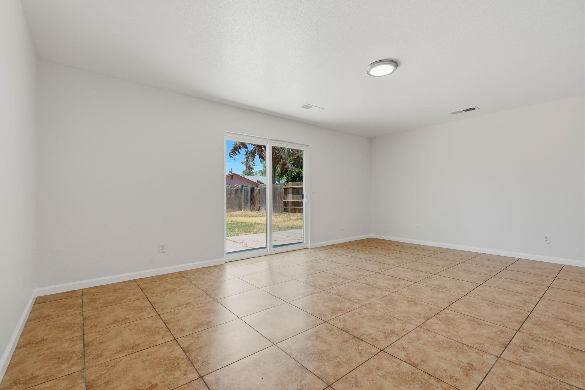 661 Sandy Ave, Farmersville, CA 93223