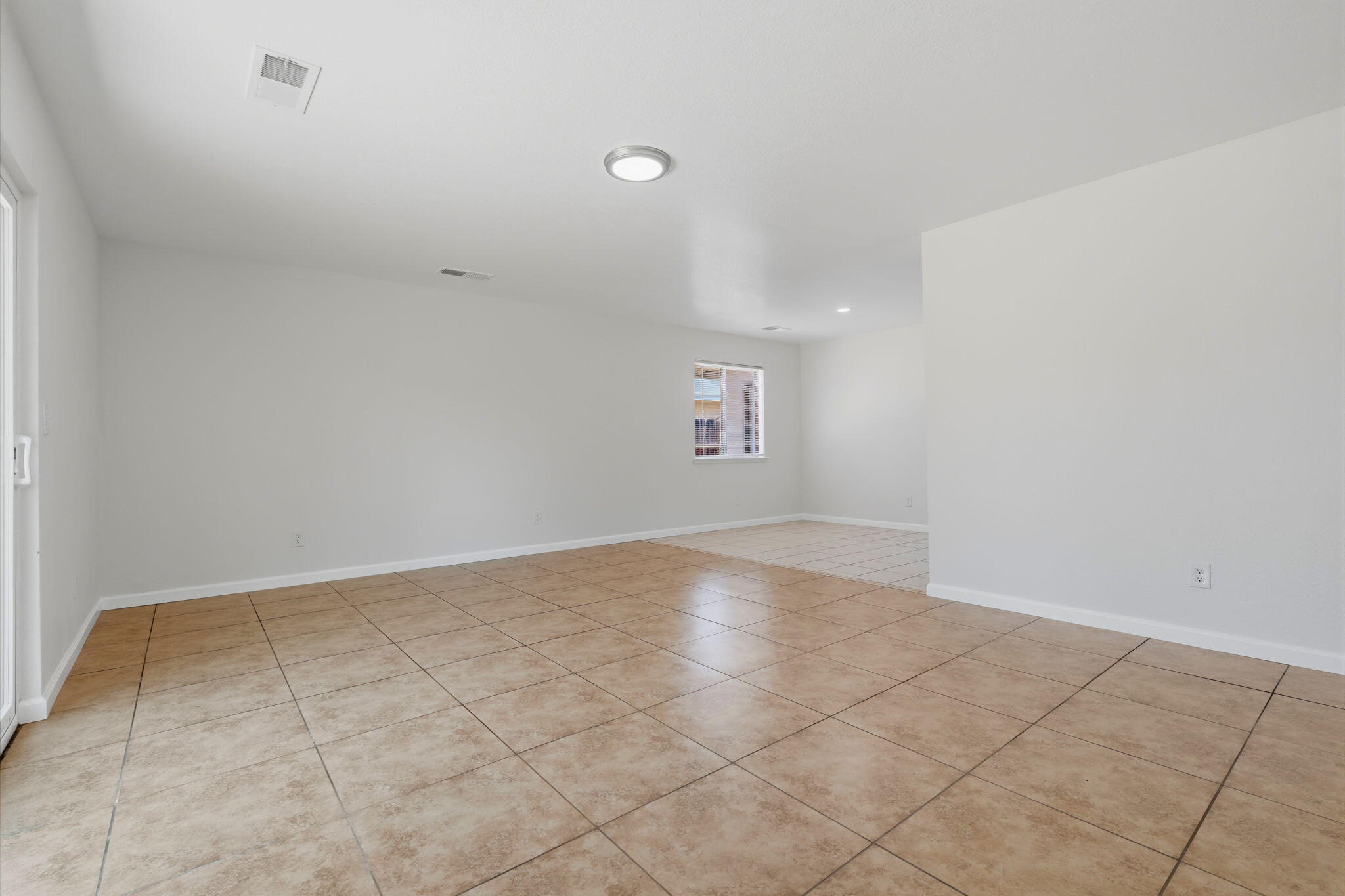 661 Sandy Ave, Farmersville, CA 93223