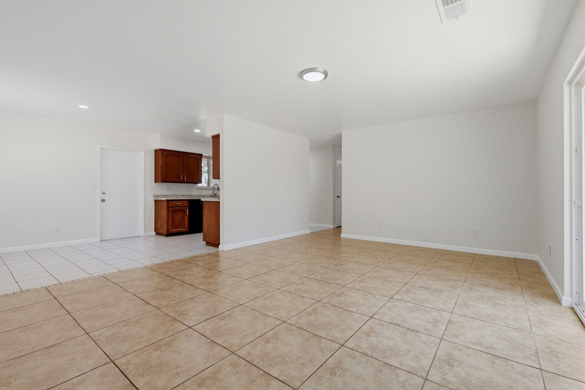 661 Sandy Ave, Farmersville, CA 93223