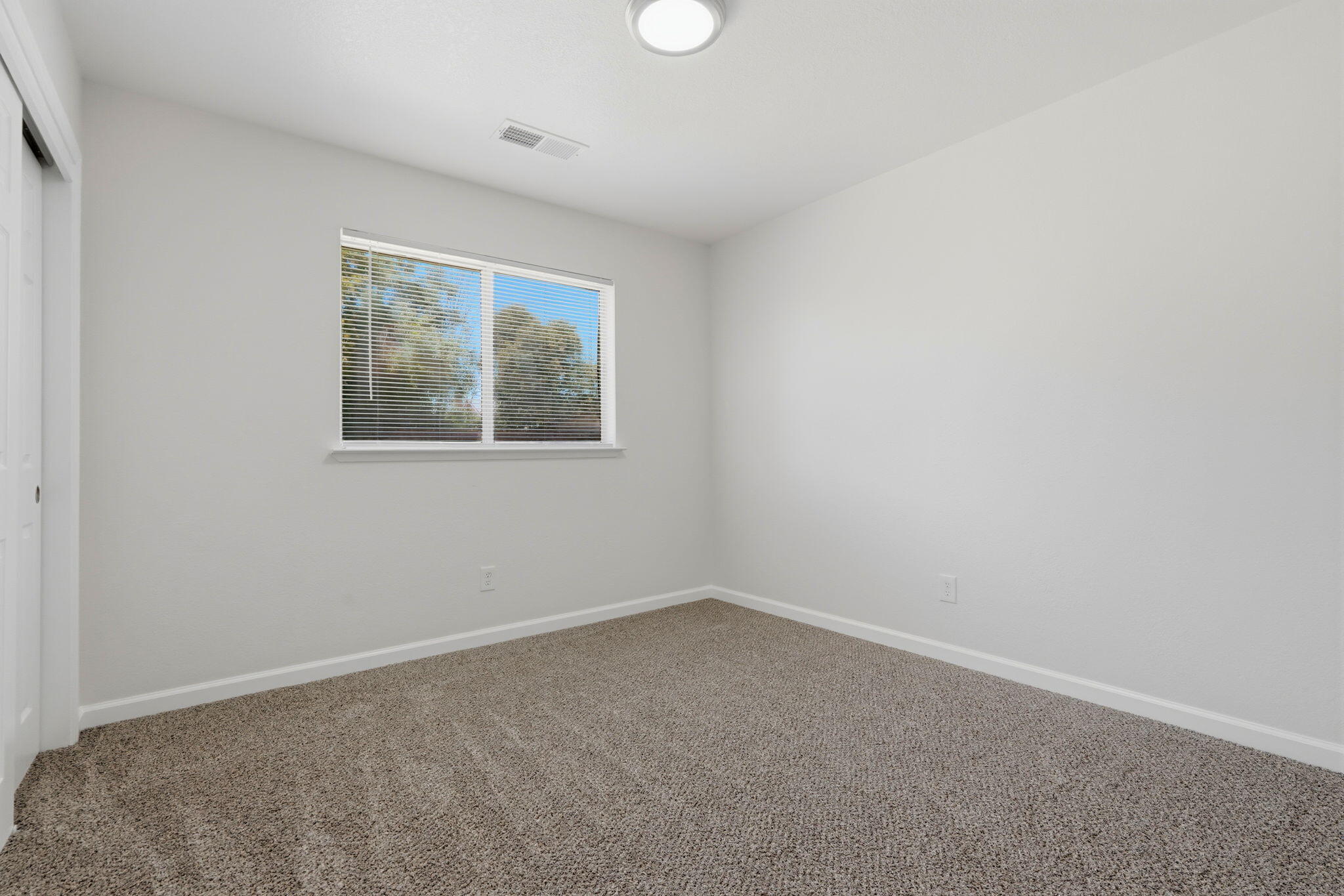 661 Sandy Ave, Farmersville, CA 93223