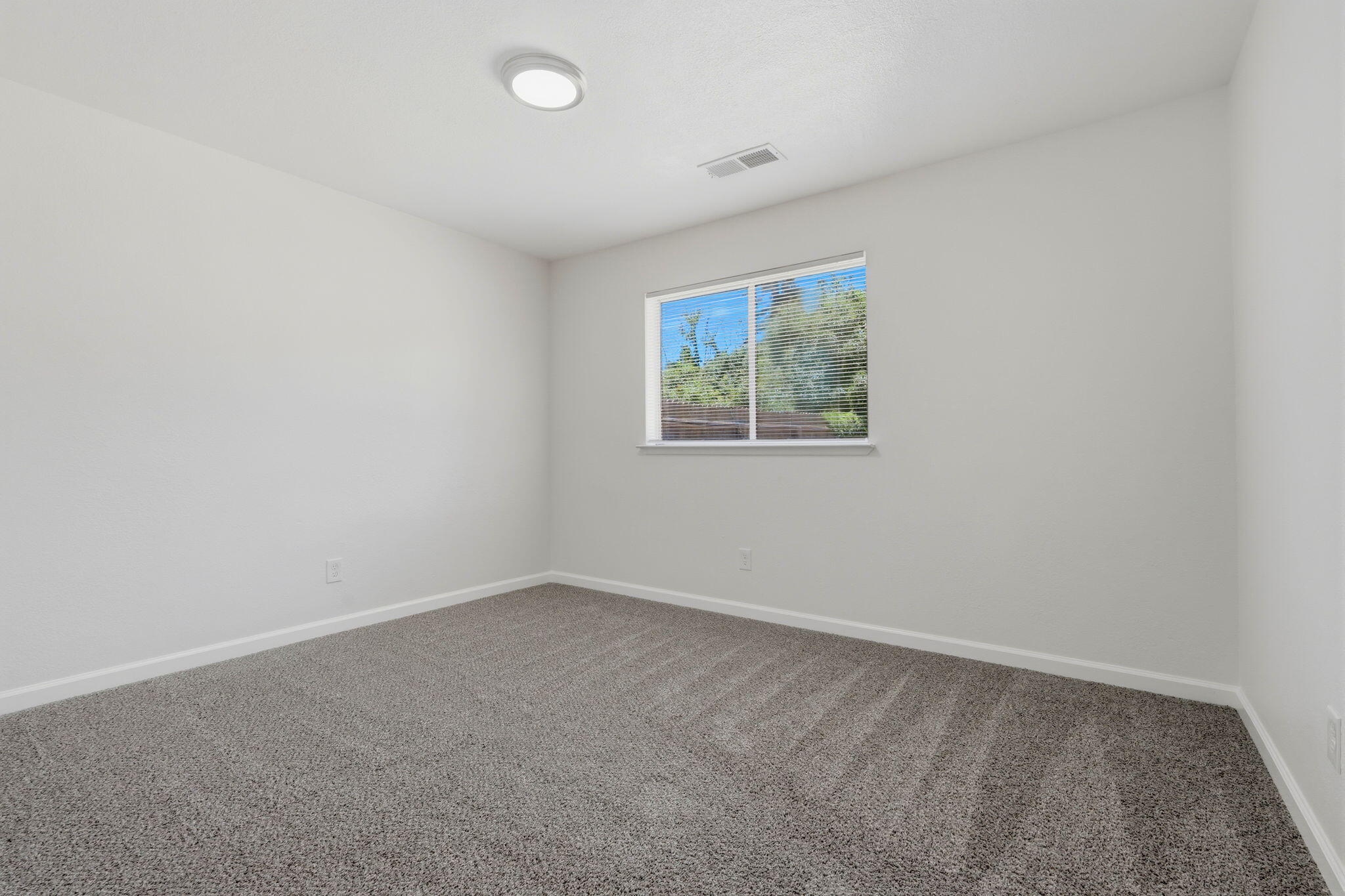 661 Sandy Ave, Farmersville, CA 93223