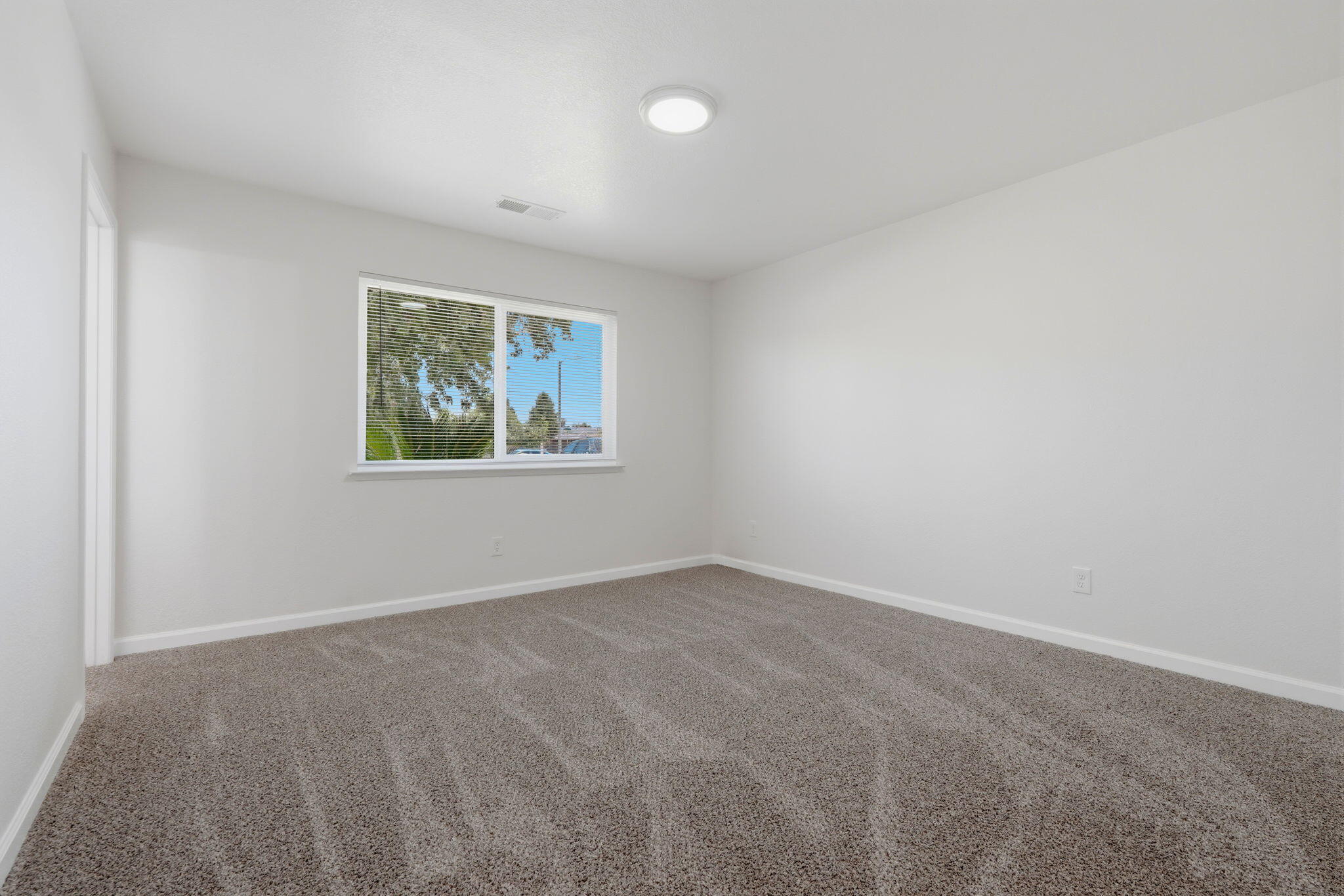 661 Sandy Ave, Farmersville, CA 93223