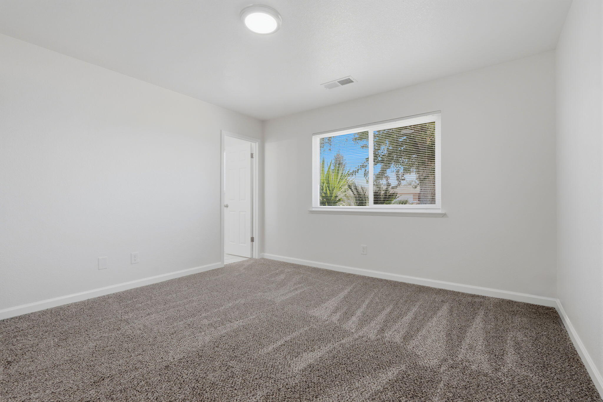 661 Sandy Ave, Farmersville, CA 93223