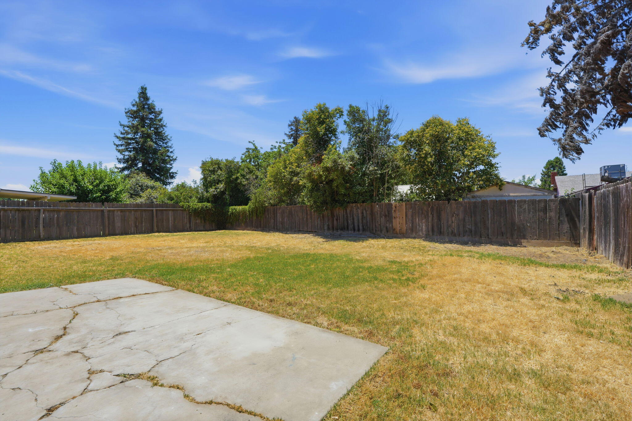 661 Sandy Ave, Farmersville, CA 93223