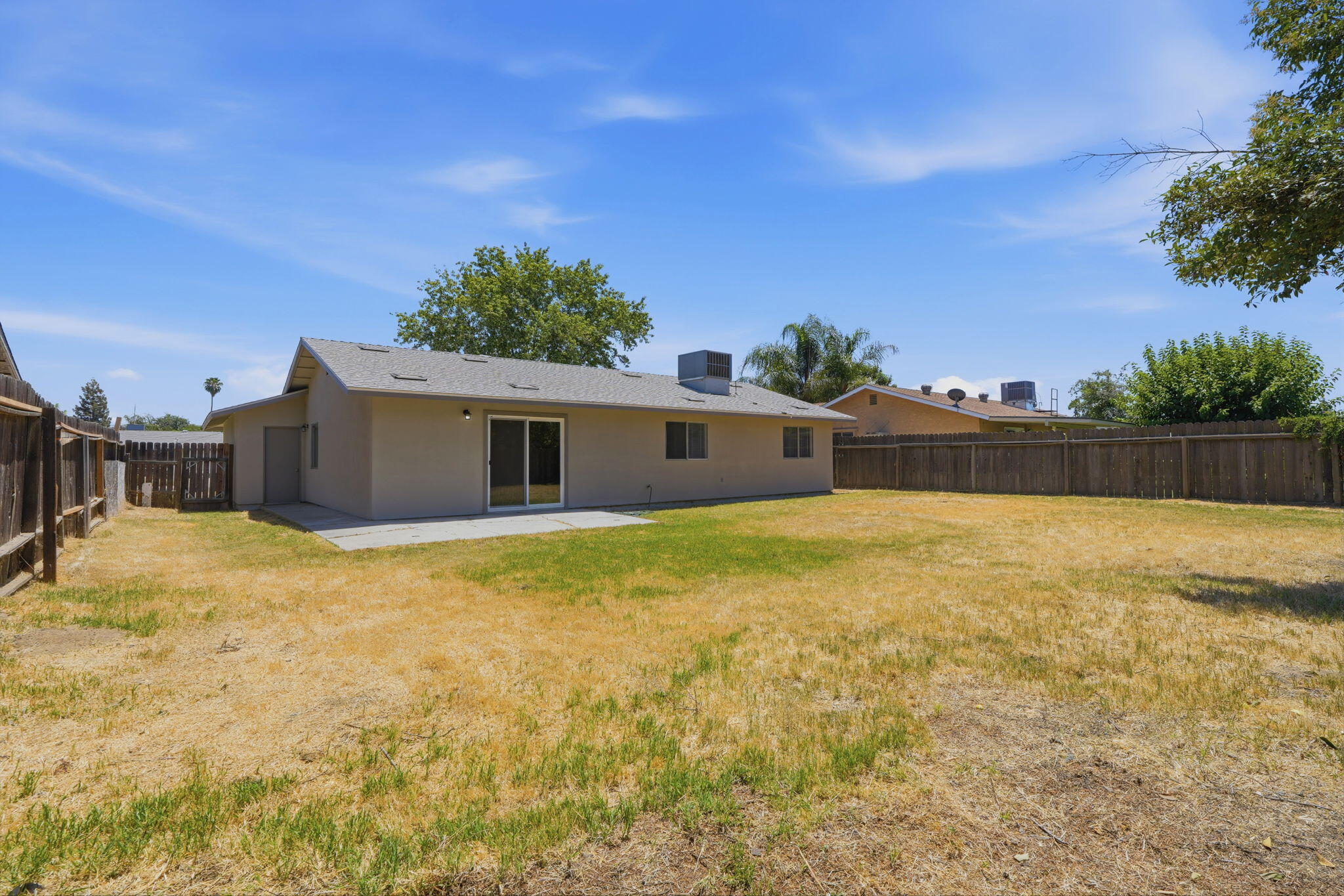 661 Sandy Ave, Farmersville, CA 93223
