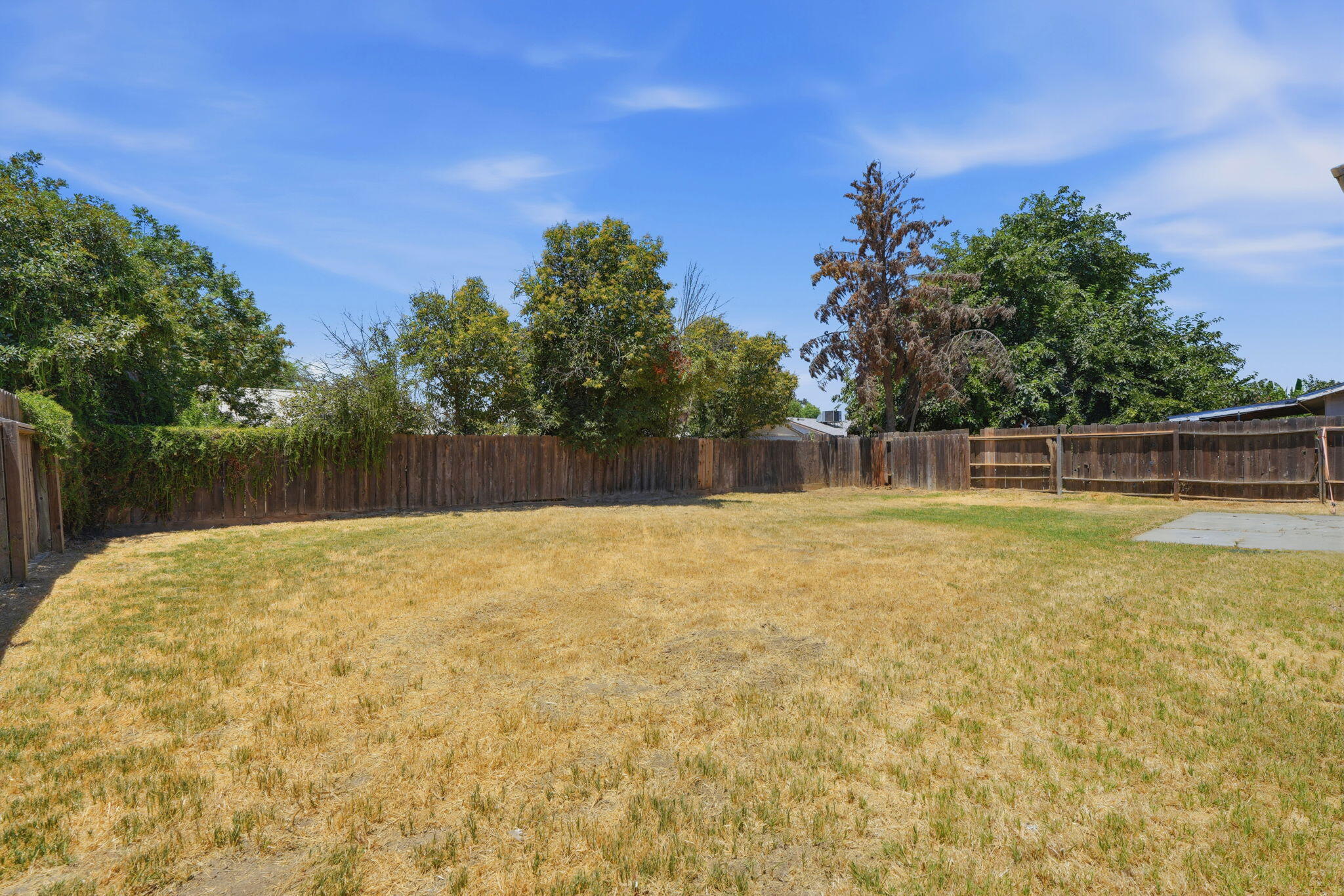 661 Sandy Ave, Farmersville, CA 93223