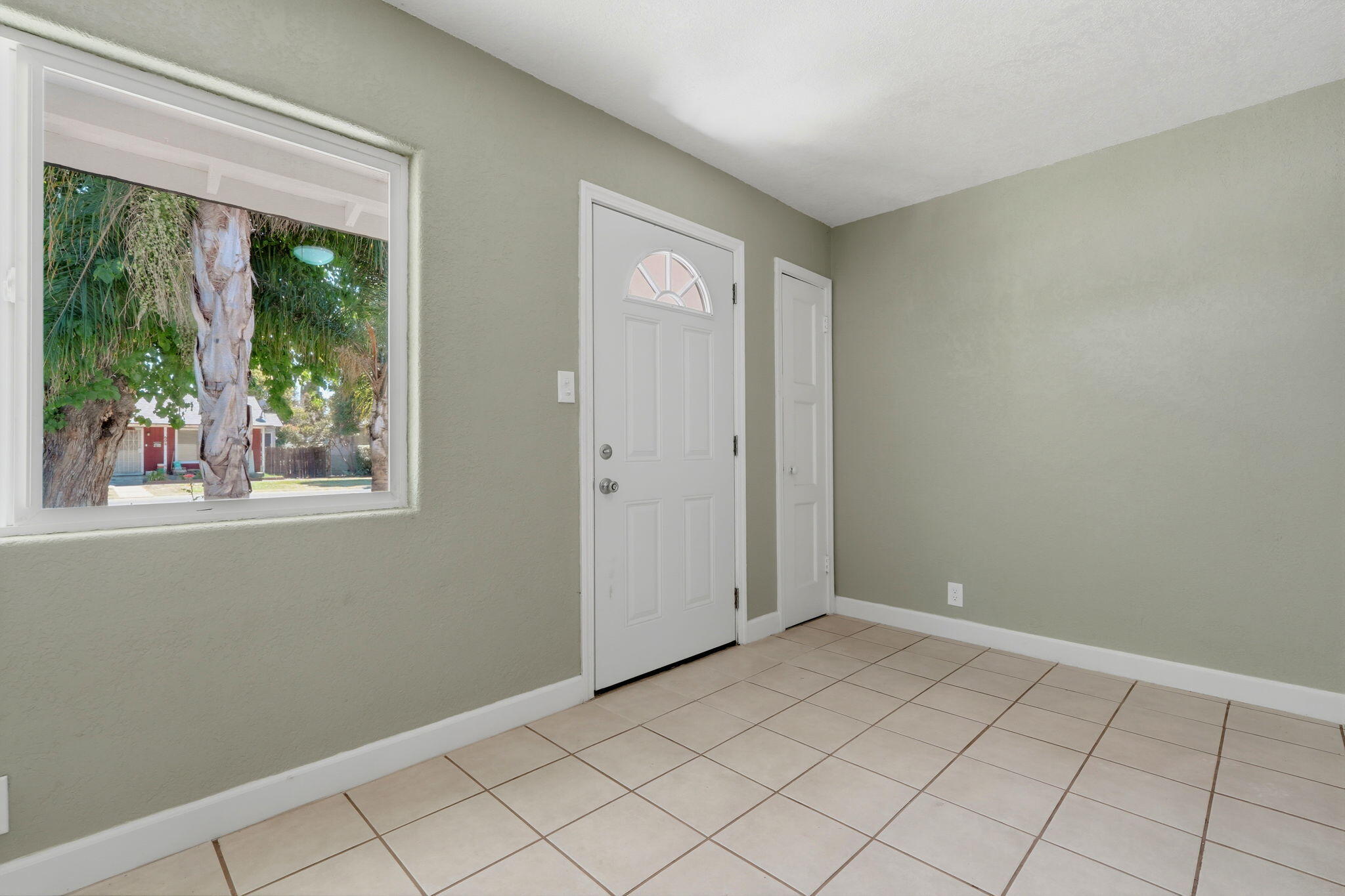 893 N 2nd St, Porterville, CA 93257