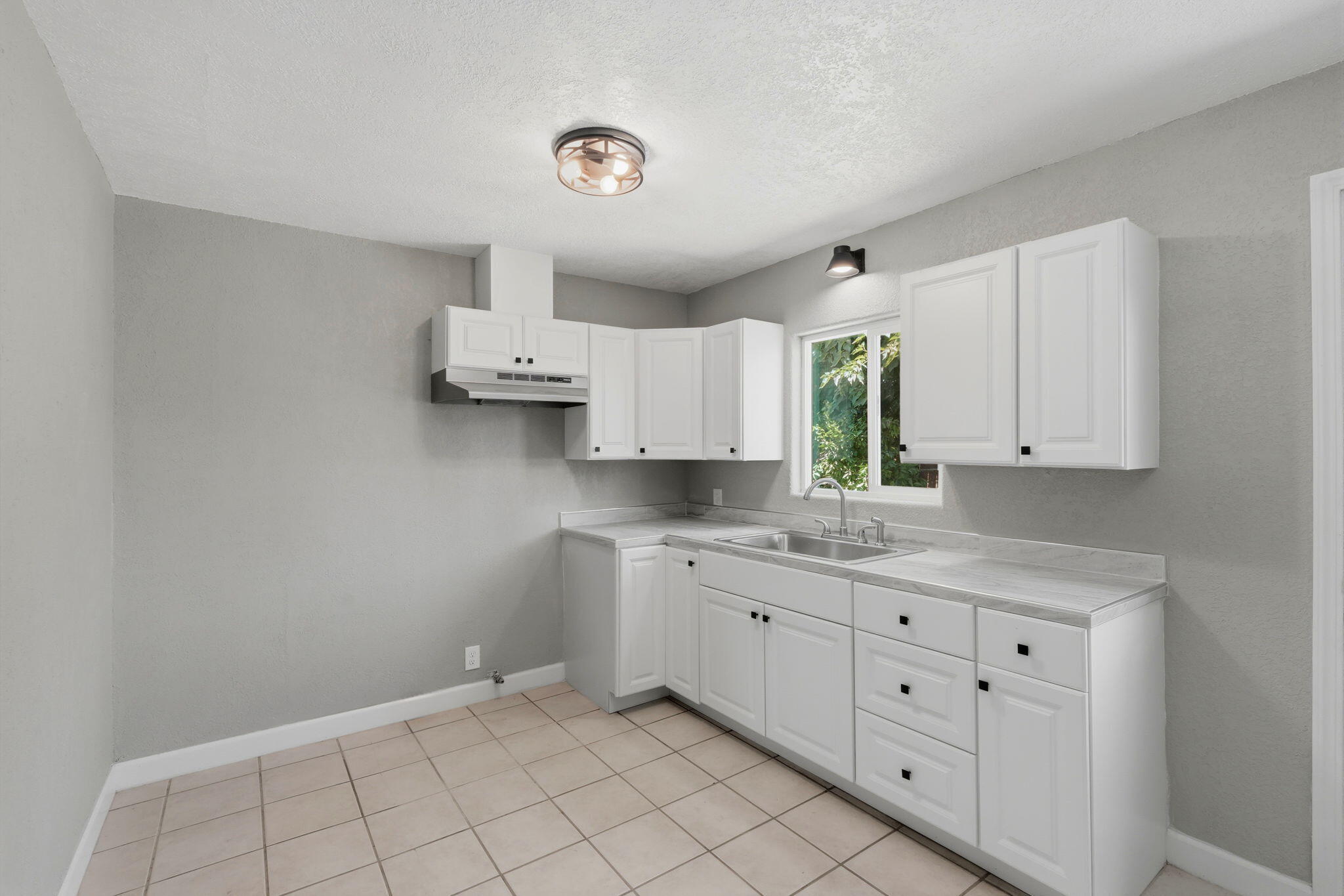 893 N 2nd St, Porterville, CA 93257