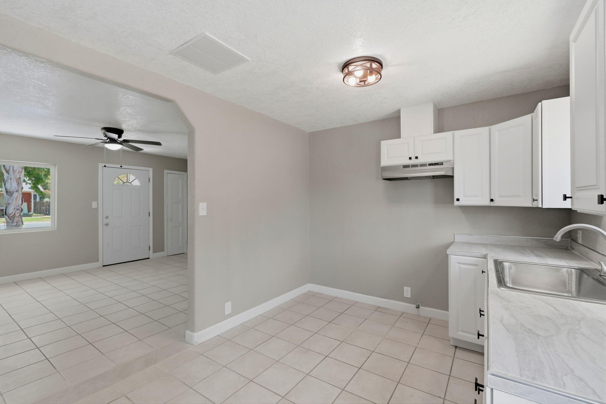 893 N 2nd St, Porterville, CA 93257