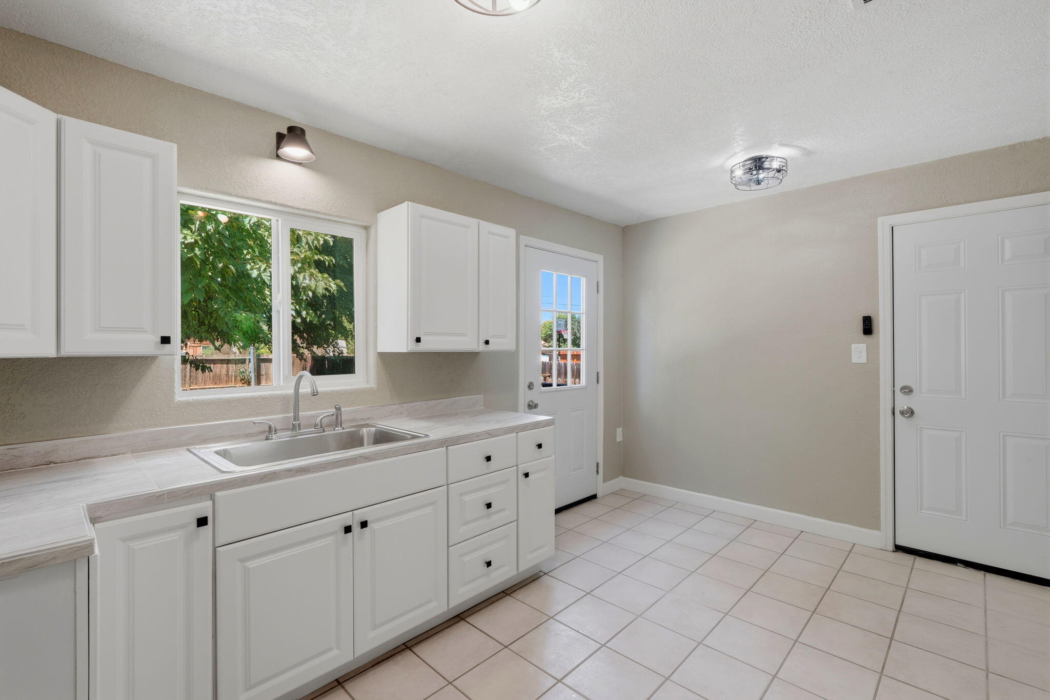 893 N 2nd St, Porterville, CA 93257