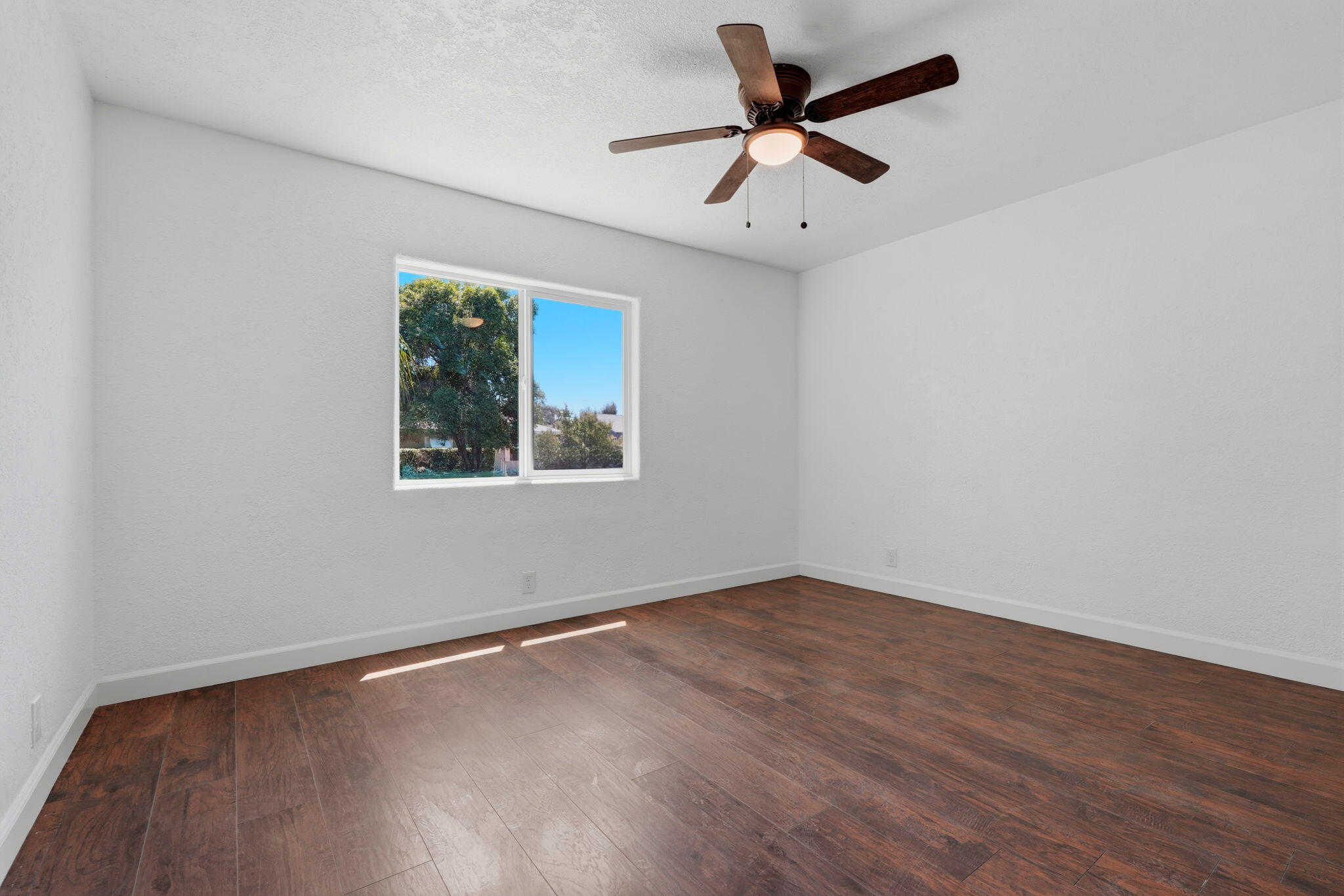 893 N 2nd St, Porterville, CA 93257
