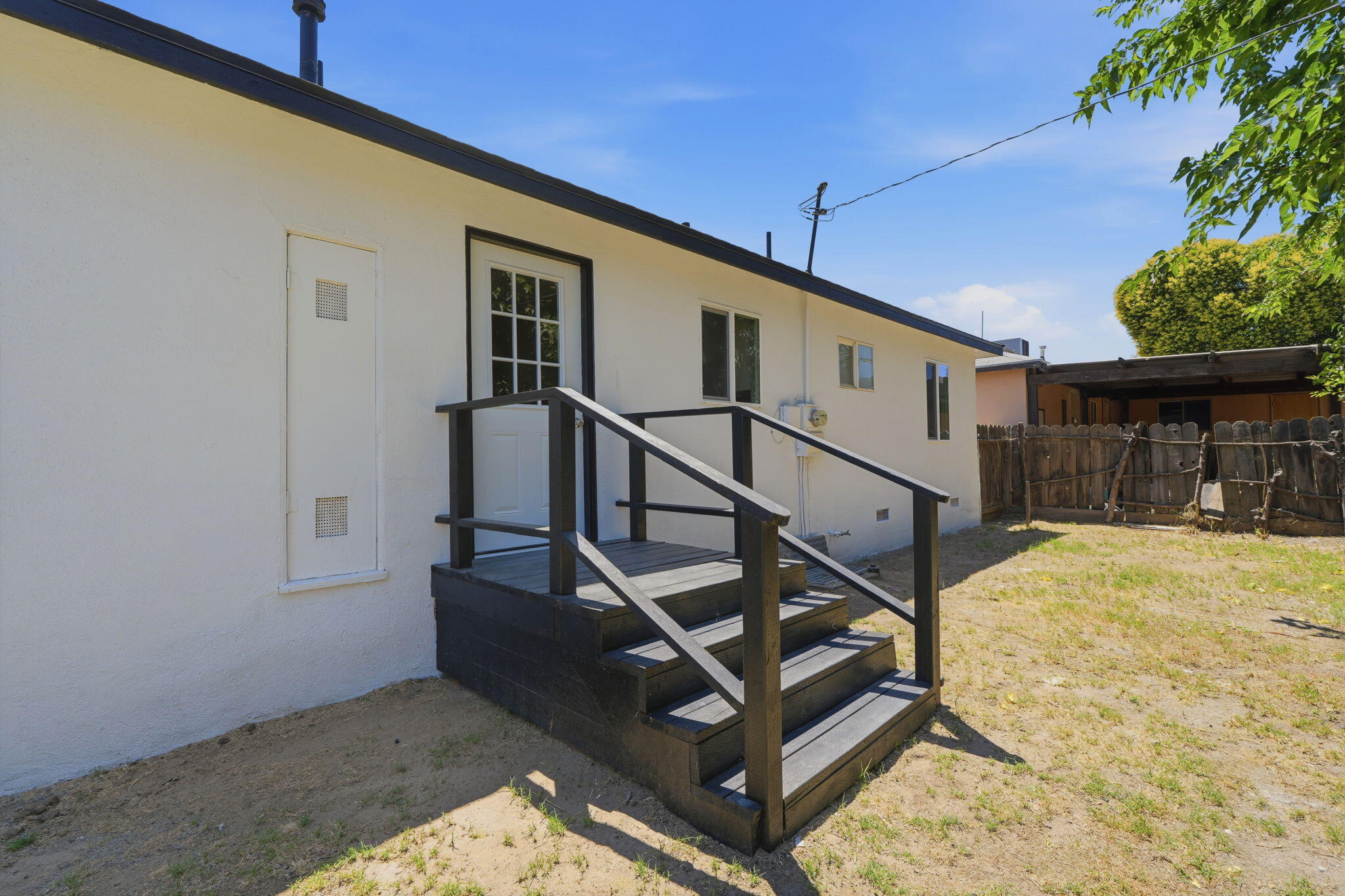 893 N 2nd St, Porterville, CA 93257