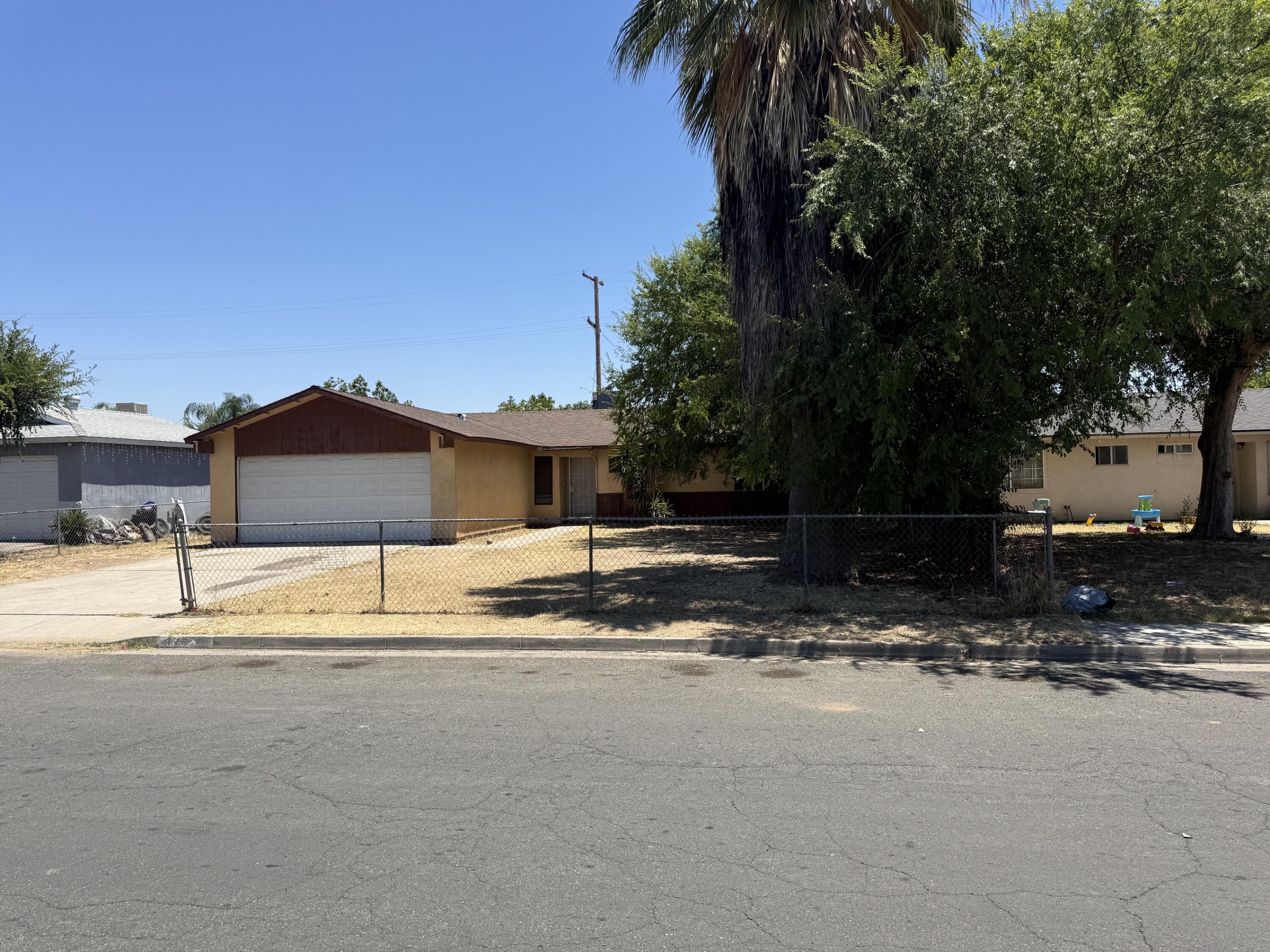 41516 Elrod Rd, Orosi, CA 93647