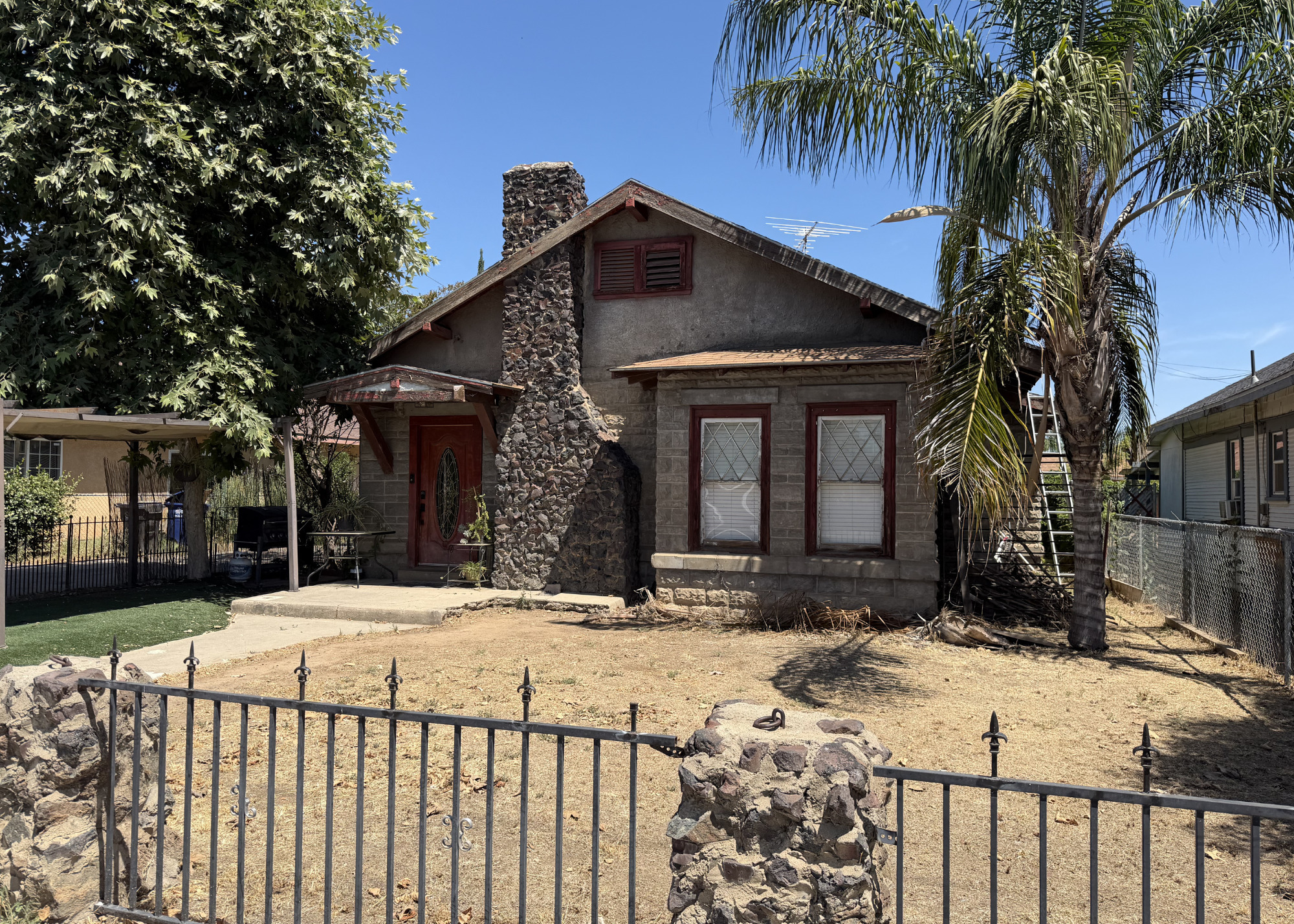 545 E Hermosa St, Lindsay, CA 93247